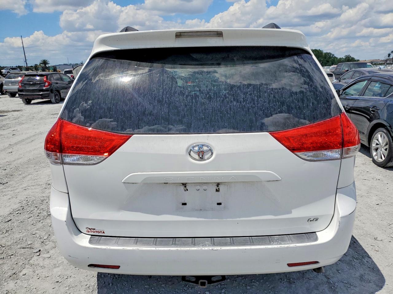 2014 Toyota Sienna Le White vin: 5TDKK3DCXES410916