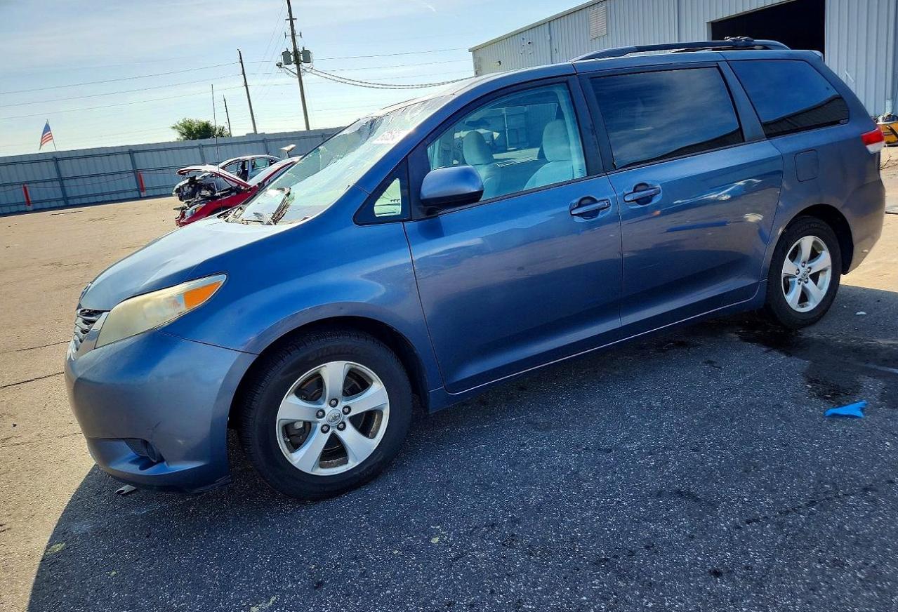 2014 Toyota Sienna Le Blue vin: 5TDKK3DCXES420510