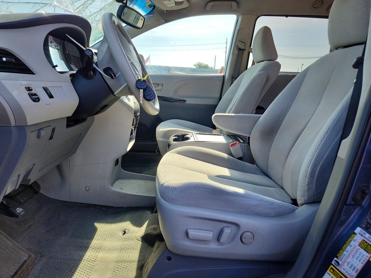 2014 Toyota Sienna Le Blue vin: 5TDKK3DCXES420510