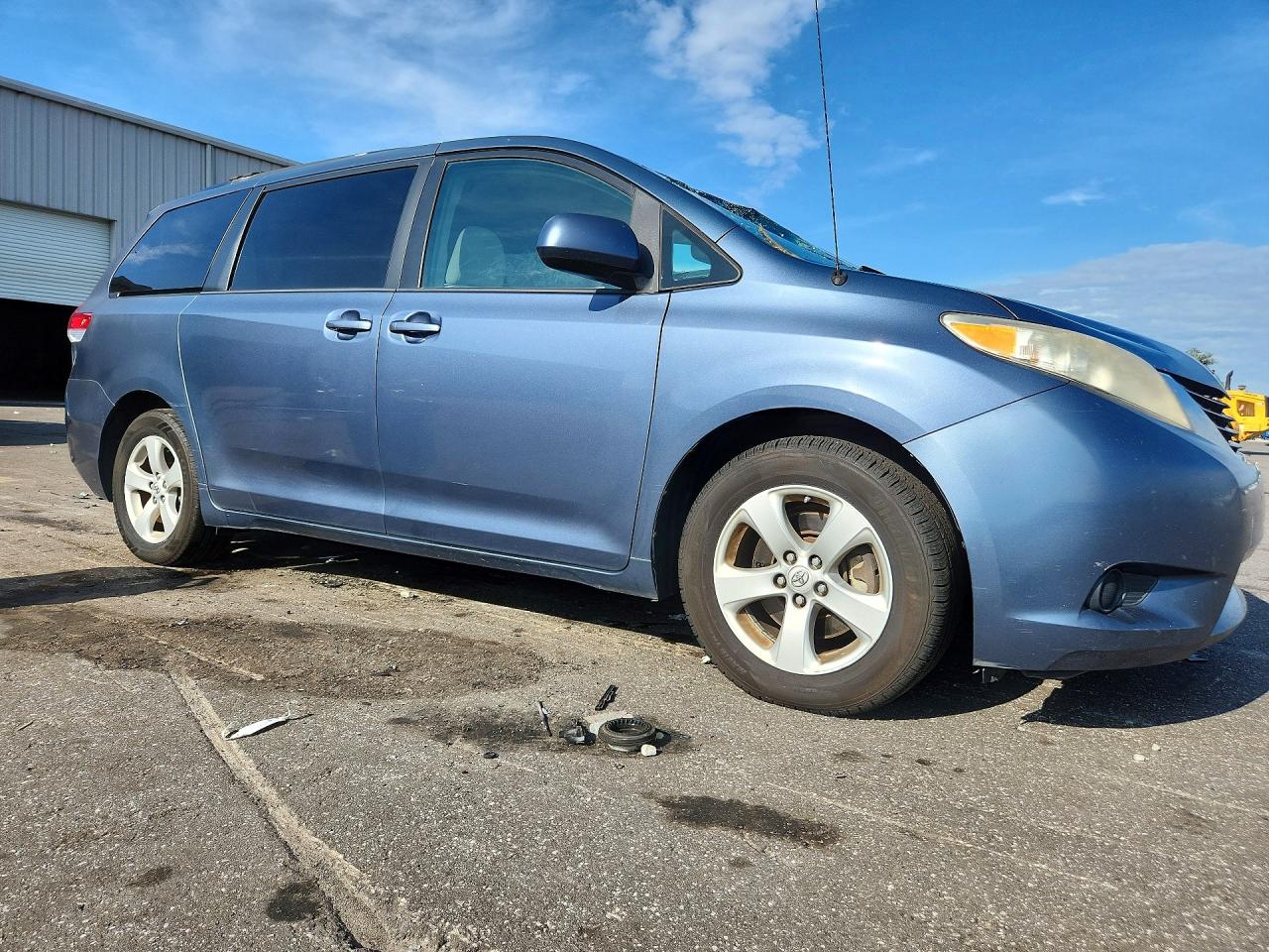 2014 Toyota Sienna Le Blue vin: 5TDKK3DCXES420510