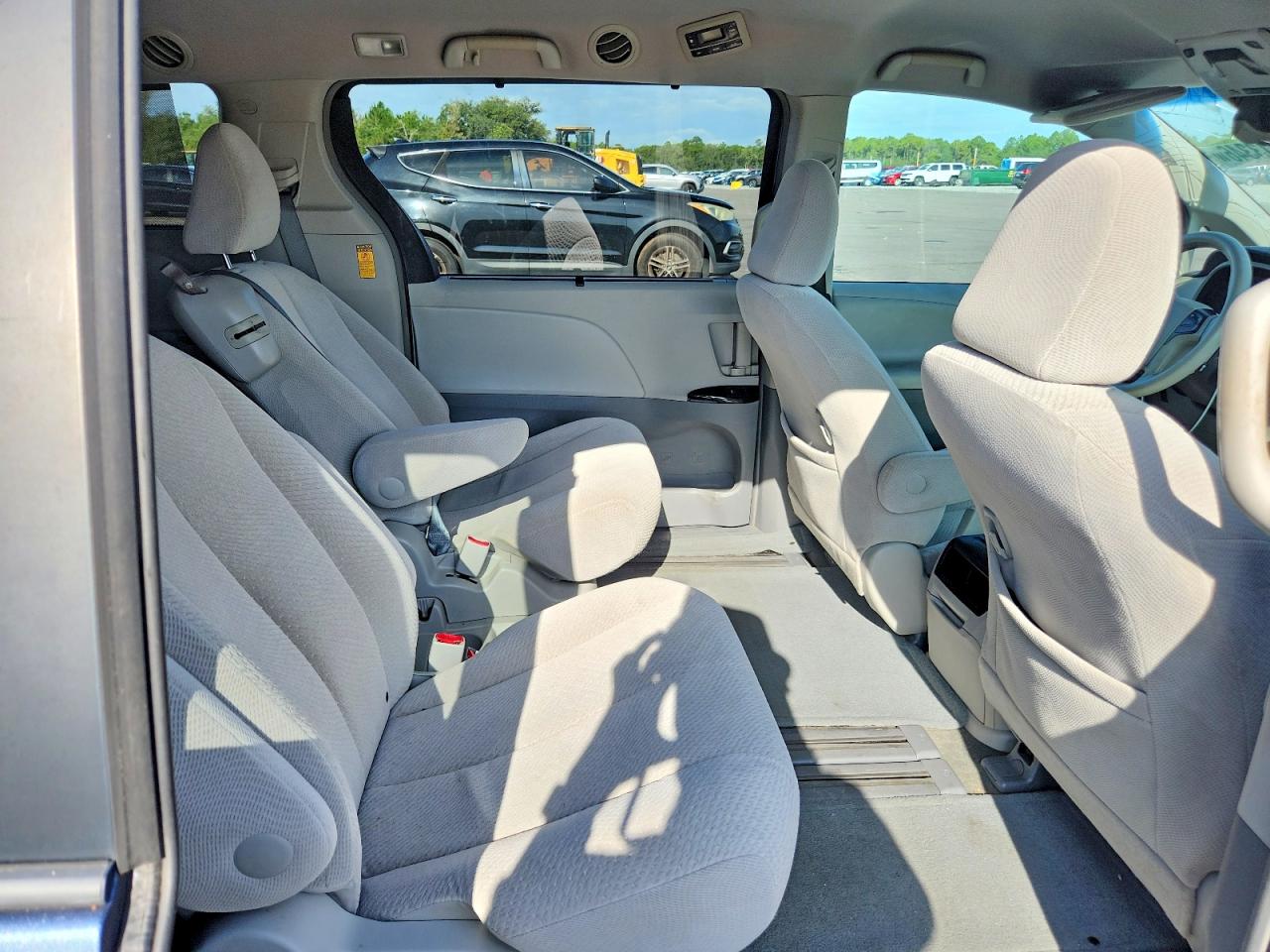 2014 Toyota Sienna Le Blue vin: 5TDKK3DCXES420510