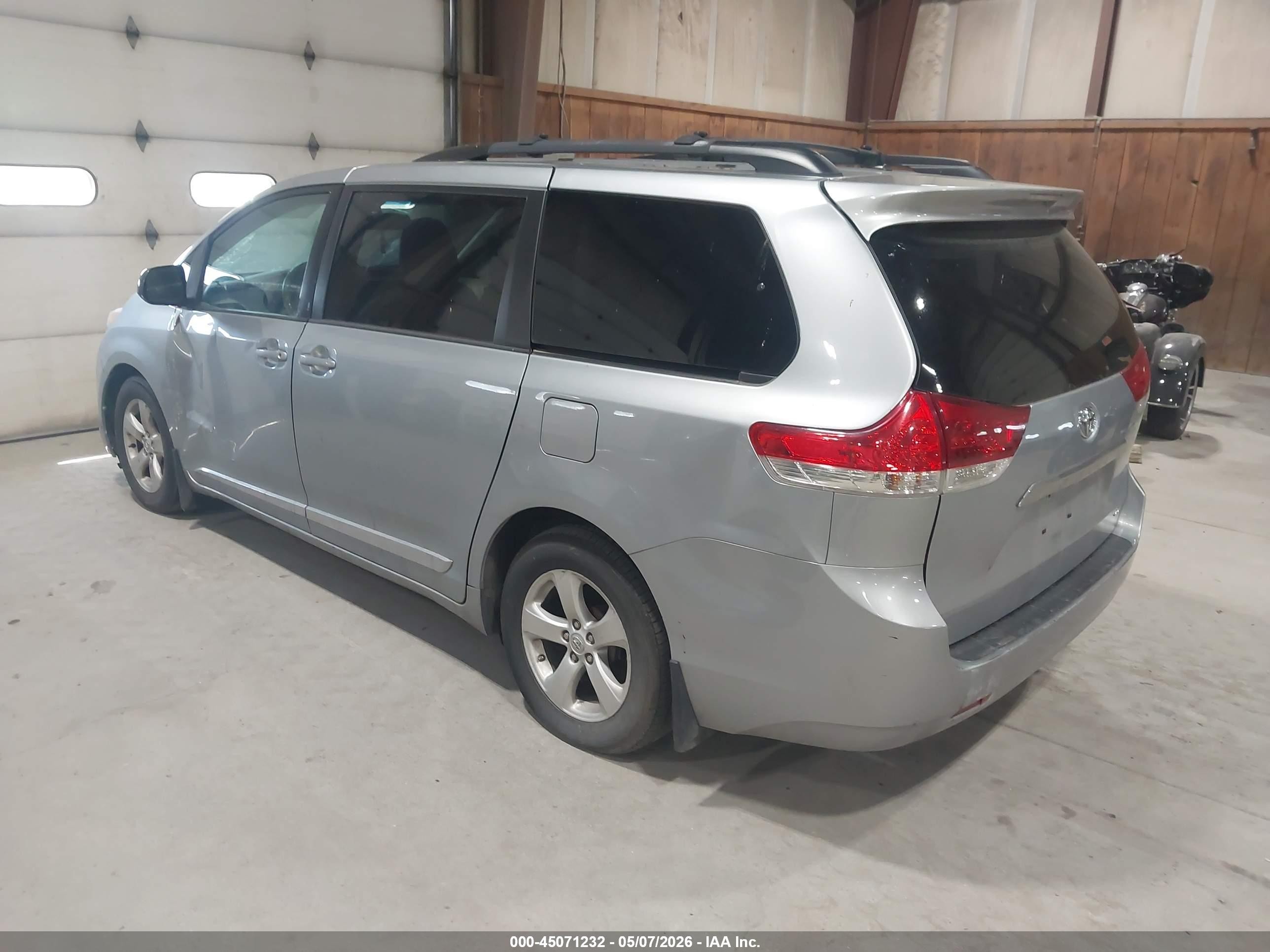 2014 Toyota Sienna Le V6 8 Passenger Серый vin: 5TDKK3DCXES433869