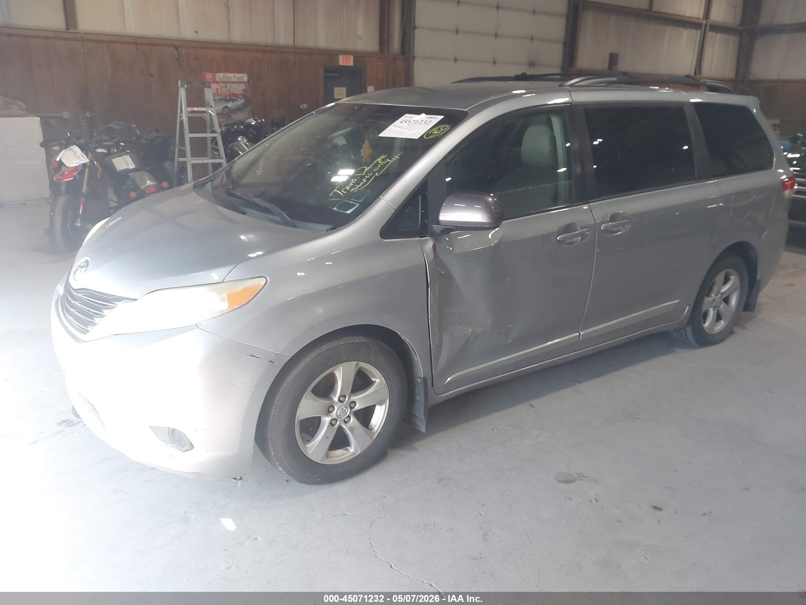 2014 Toyota Sienna Le V6 8 Passenger Серый vin: 5TDKK3DCXES433869