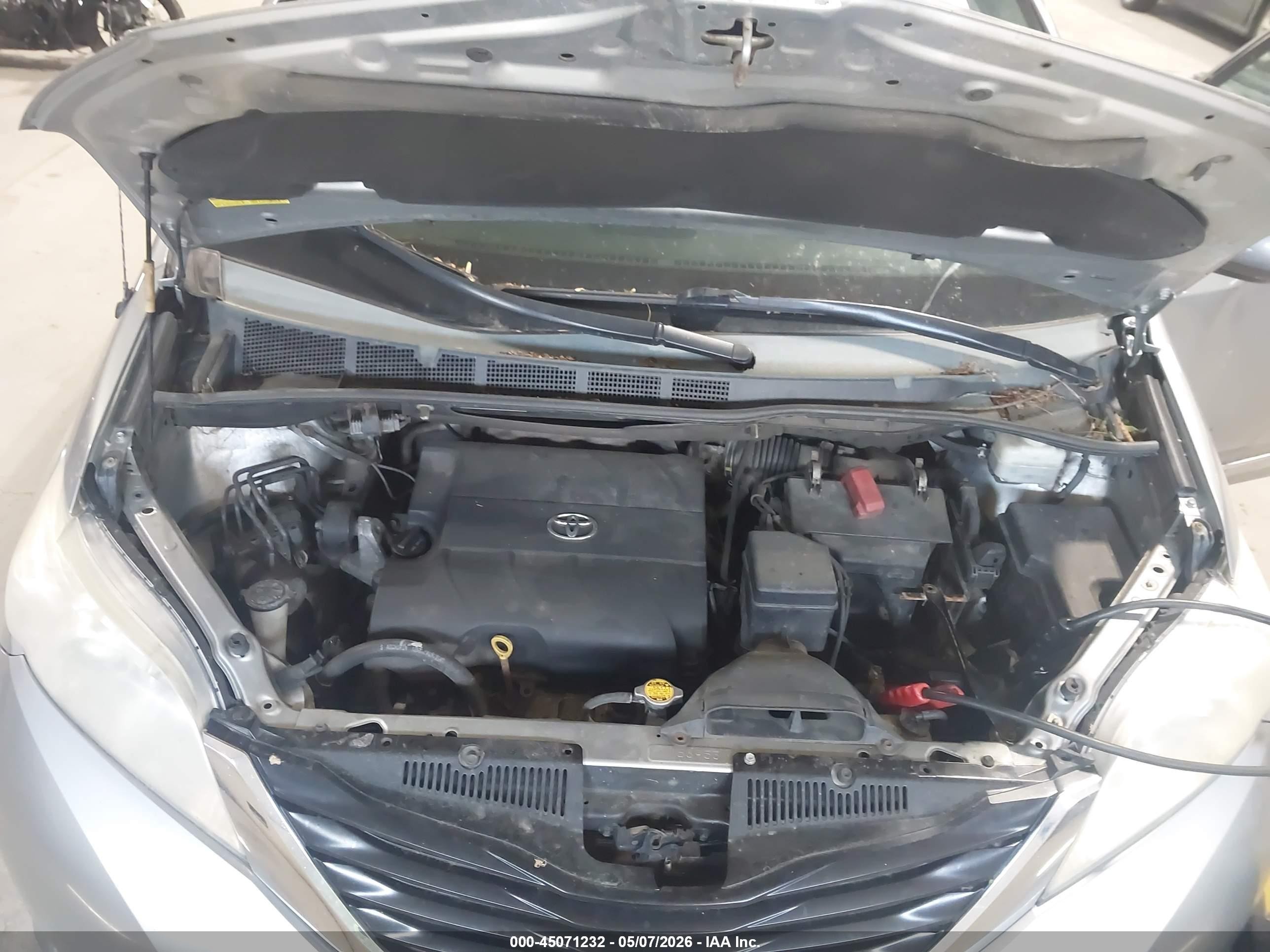 2014 Toyota Sienna Le V6 8 Passenger Серый vin: 5TDKK3DCXES433869