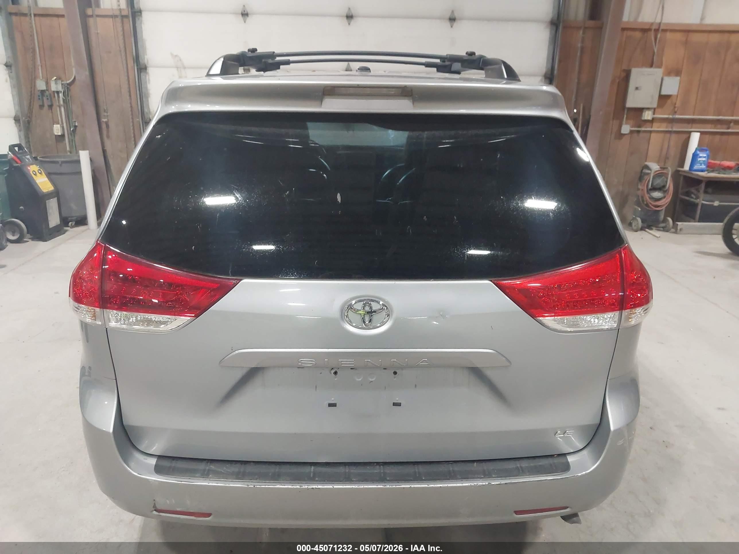 2014 Toyota Sienna Le V6 8 Passenger Серый vin: 5TDKK3DCXES433869