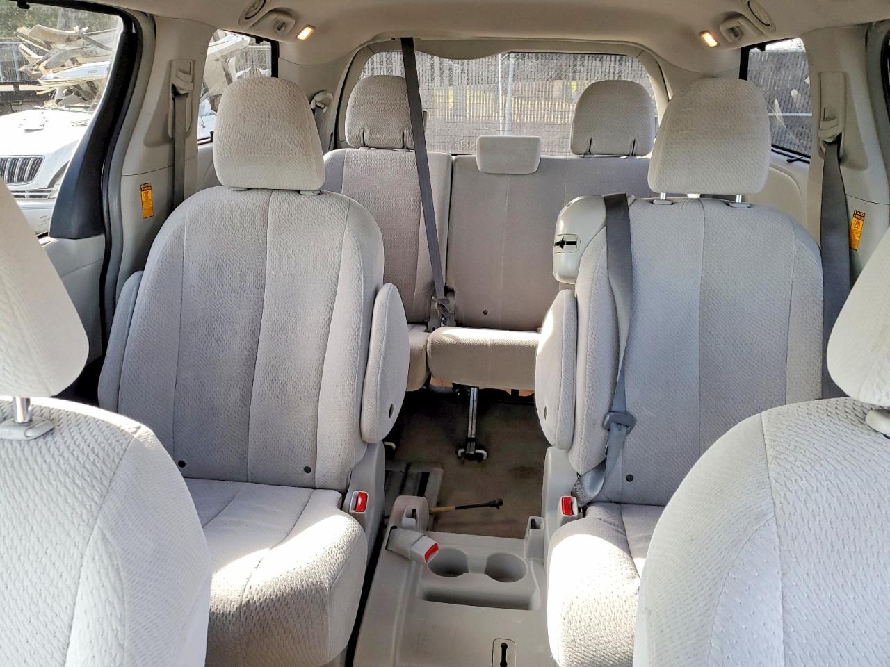2014 Toyota Sienna Le White vin: 5TDKK3DCXES447450