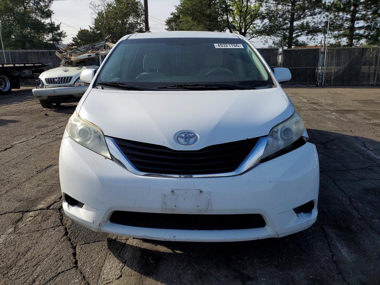 2014 Toyota Sienna Le White vin: 5TDKK3DCXES447450