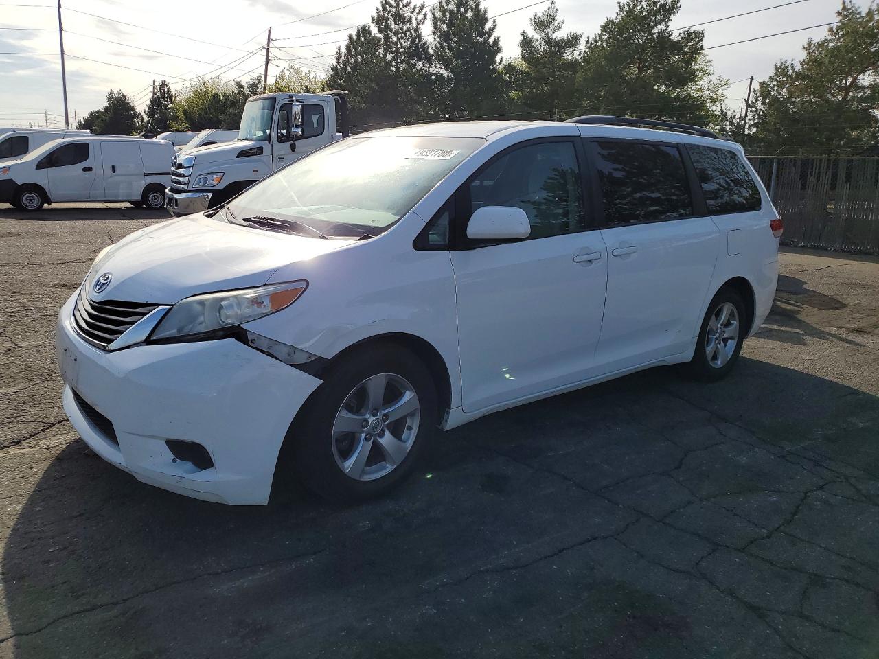 2014 Toyota Sienna Le White vin: 5TDKK3DCXES447450