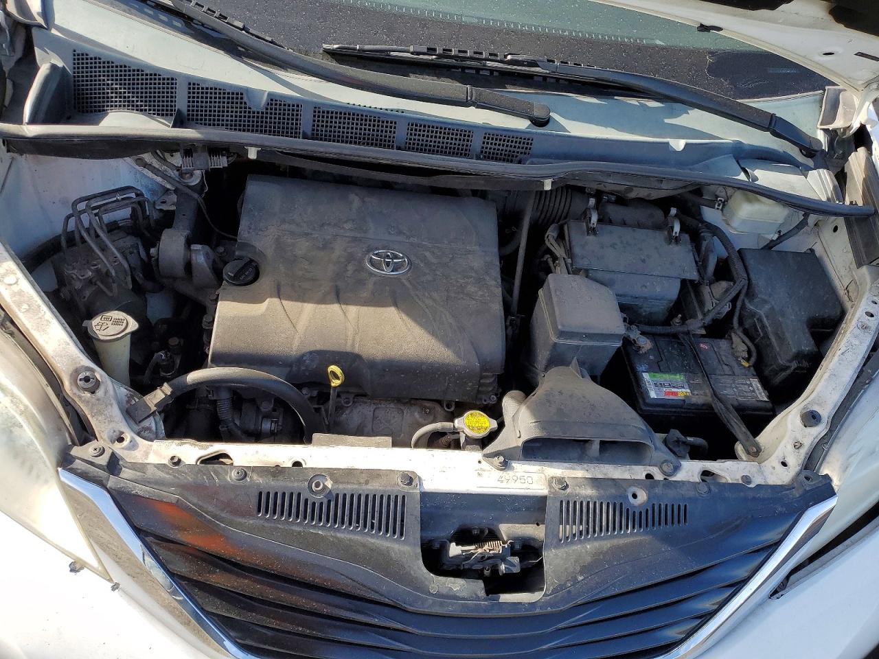 2014 Toyota Sienna Le White vin: 5TDKK3DCXES447450