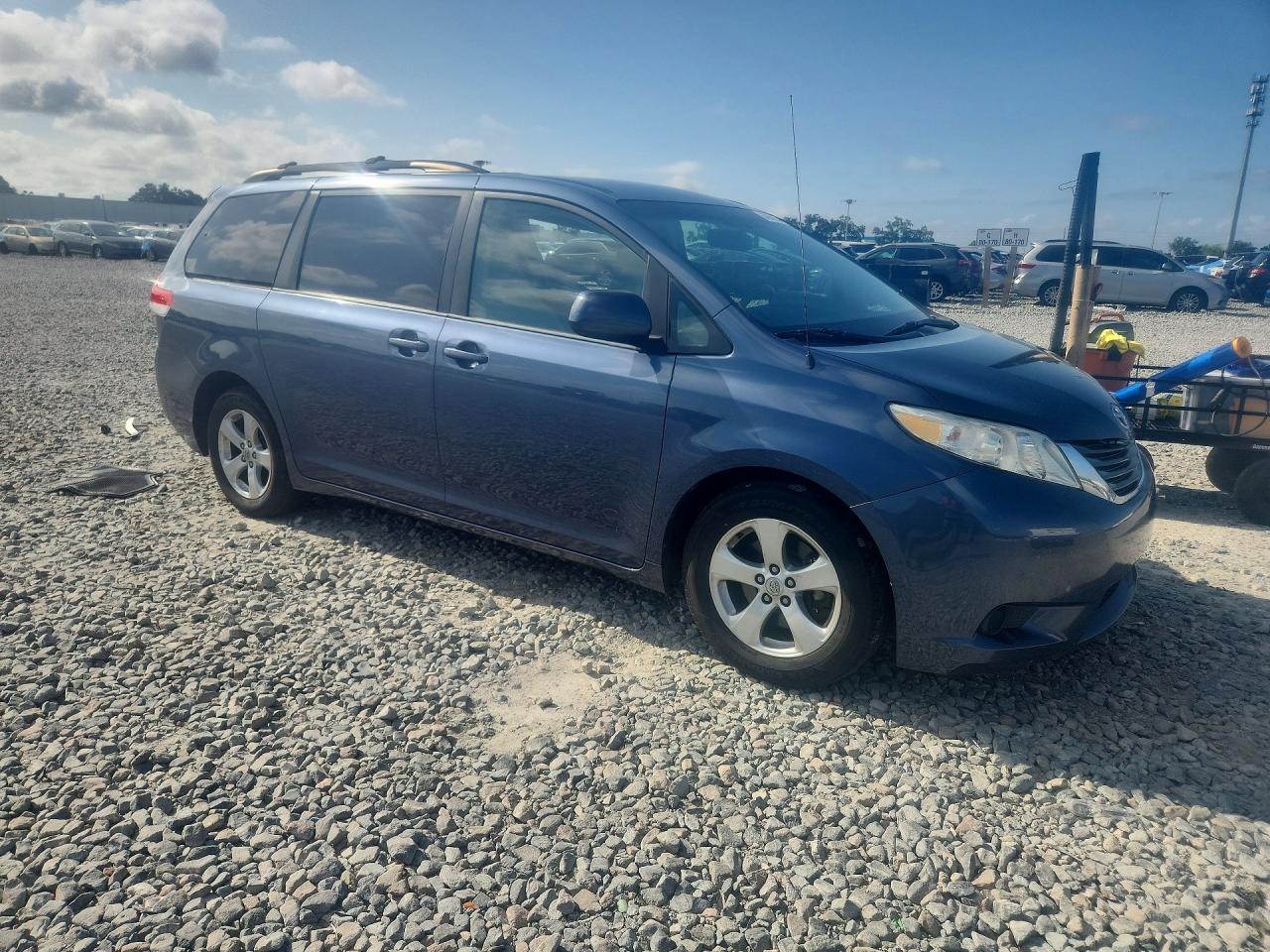 2014 Toyota Sienna Le Blue vin: 5TDKK3DCXES451885