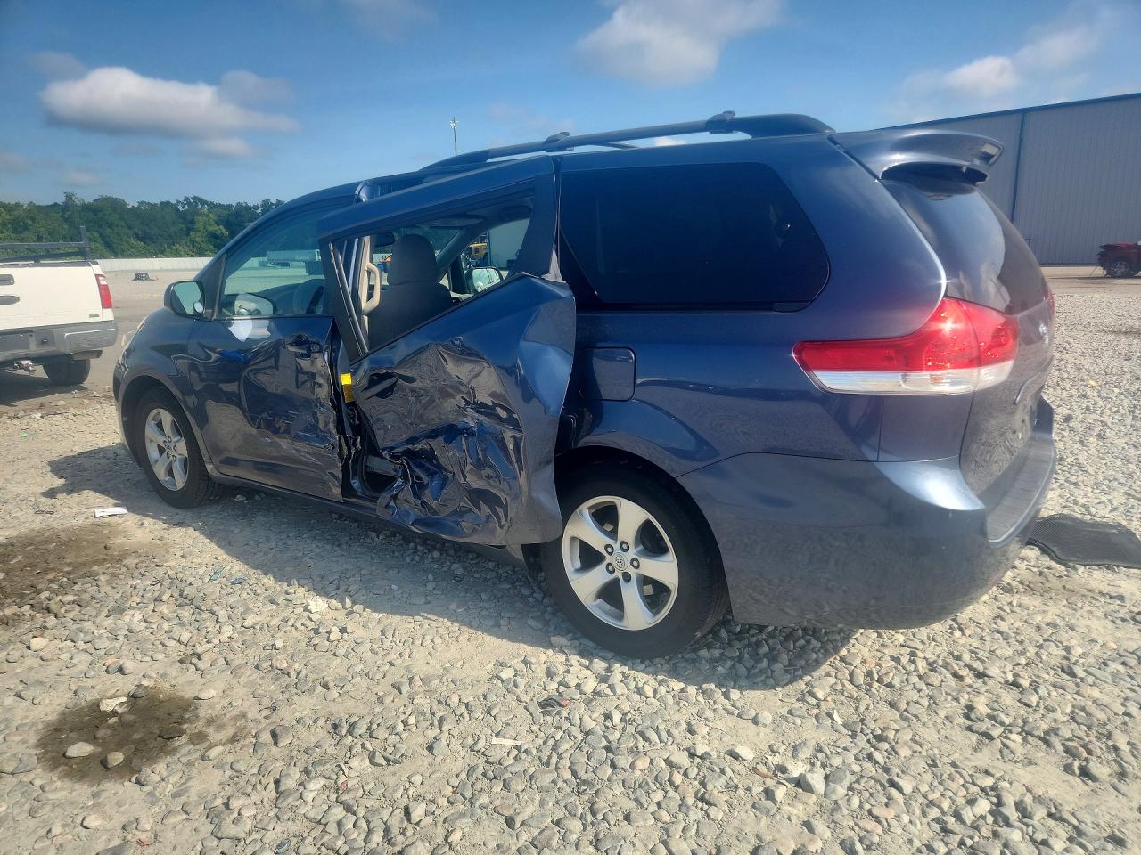 2014 Toyota Sienna Le Blue vin: 5TDKK3DCXES451885