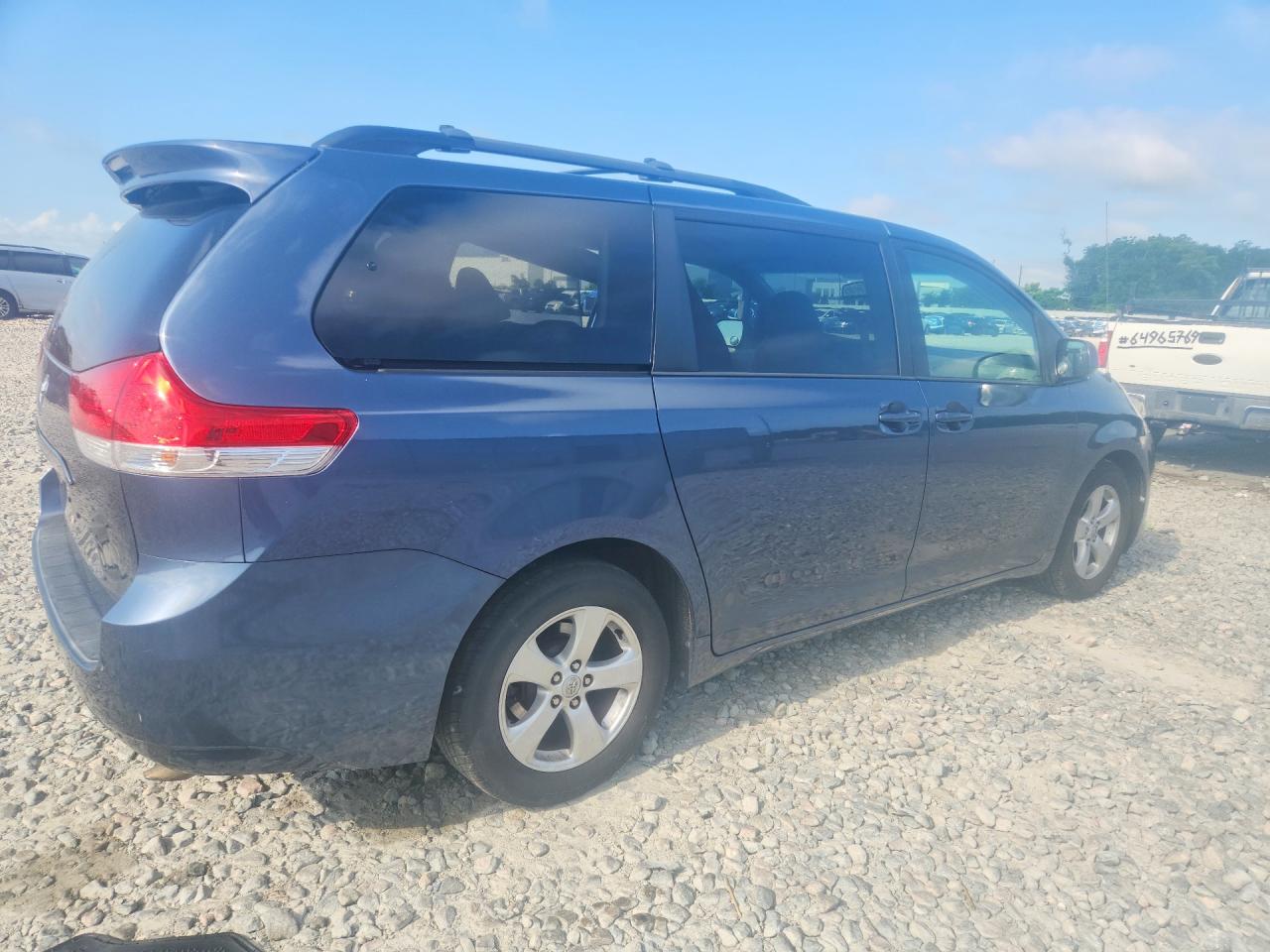 2014 Toyota Sienna Le Blue vin: 5TDKK3DCXES451885