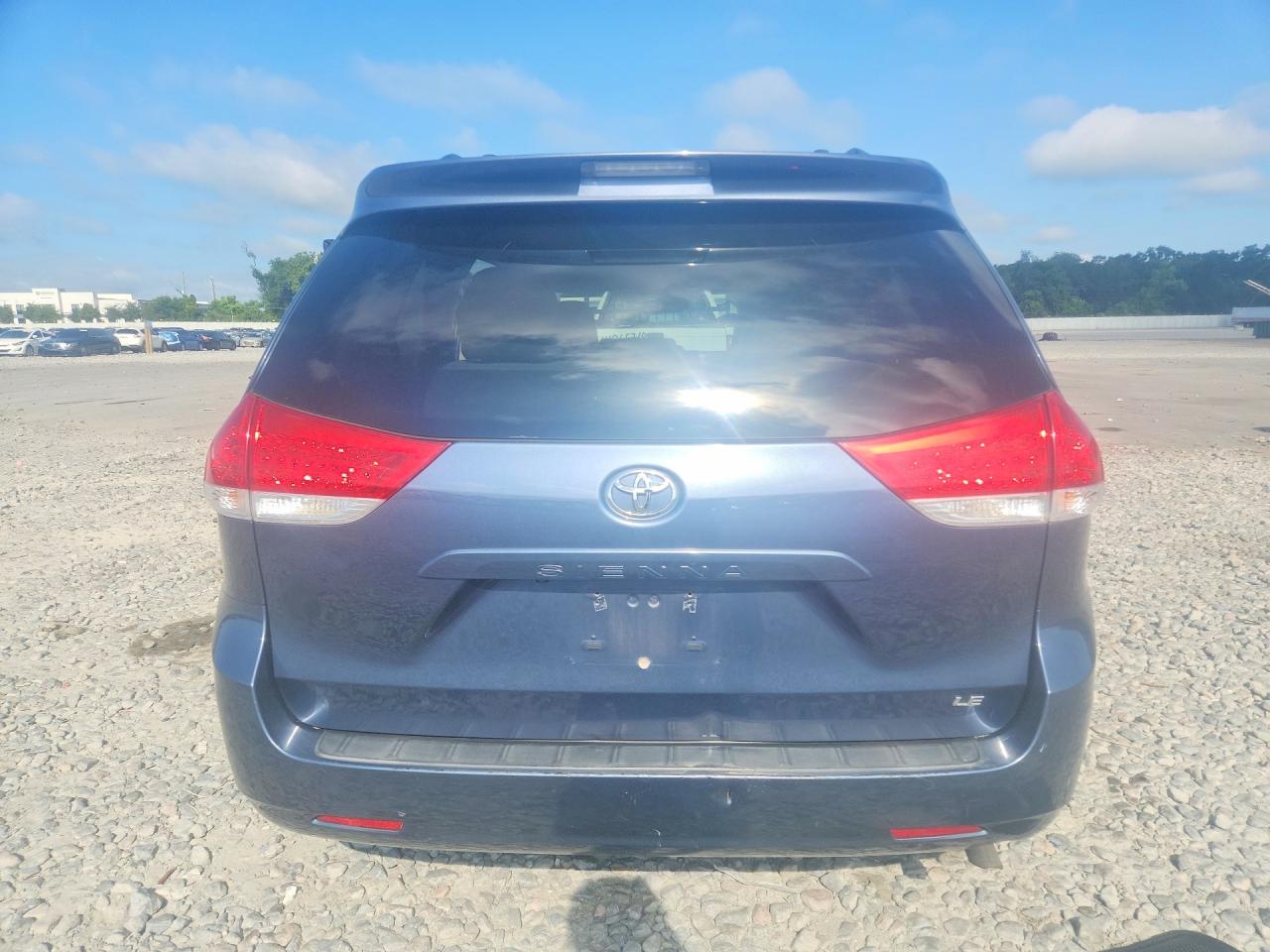 2014 Toyota Sienna Le Blue vin: 5TDKK3DCXES451885