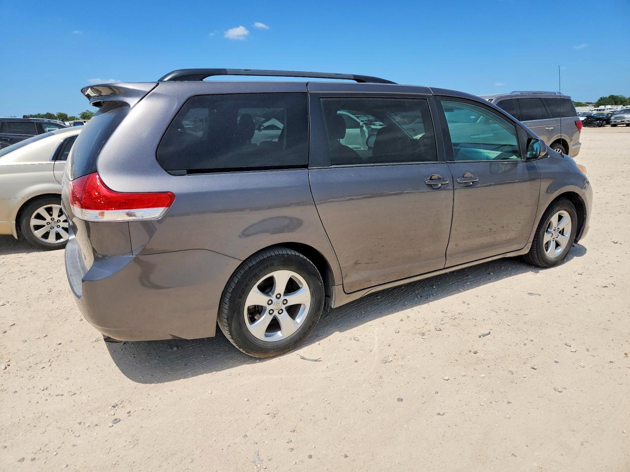 2014 Toyota Sienna Le Gray vin: 5TDKK3DCXES454009
