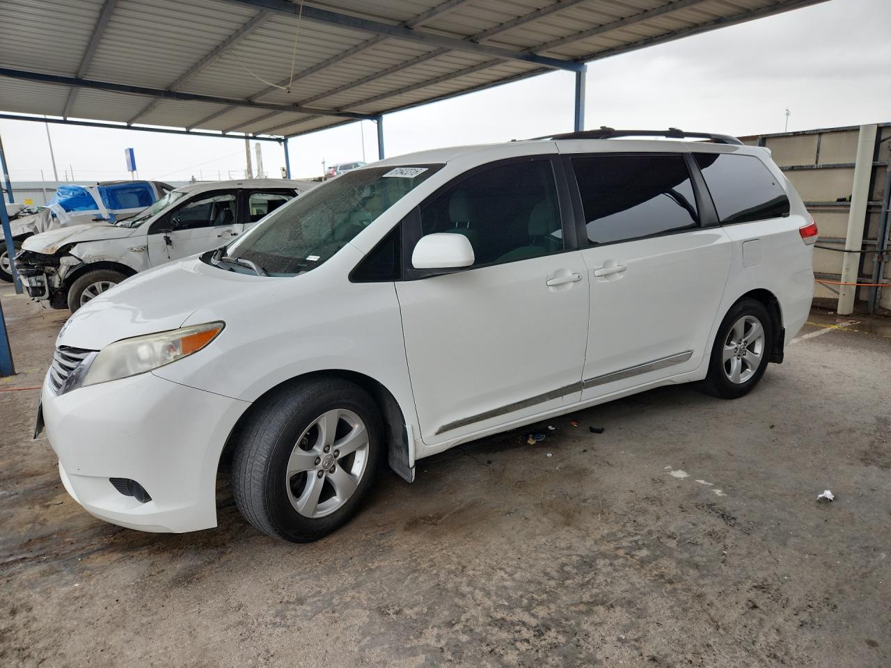 2014 Toyota Sienna Le White vin: 5TDKK3DCXES463020