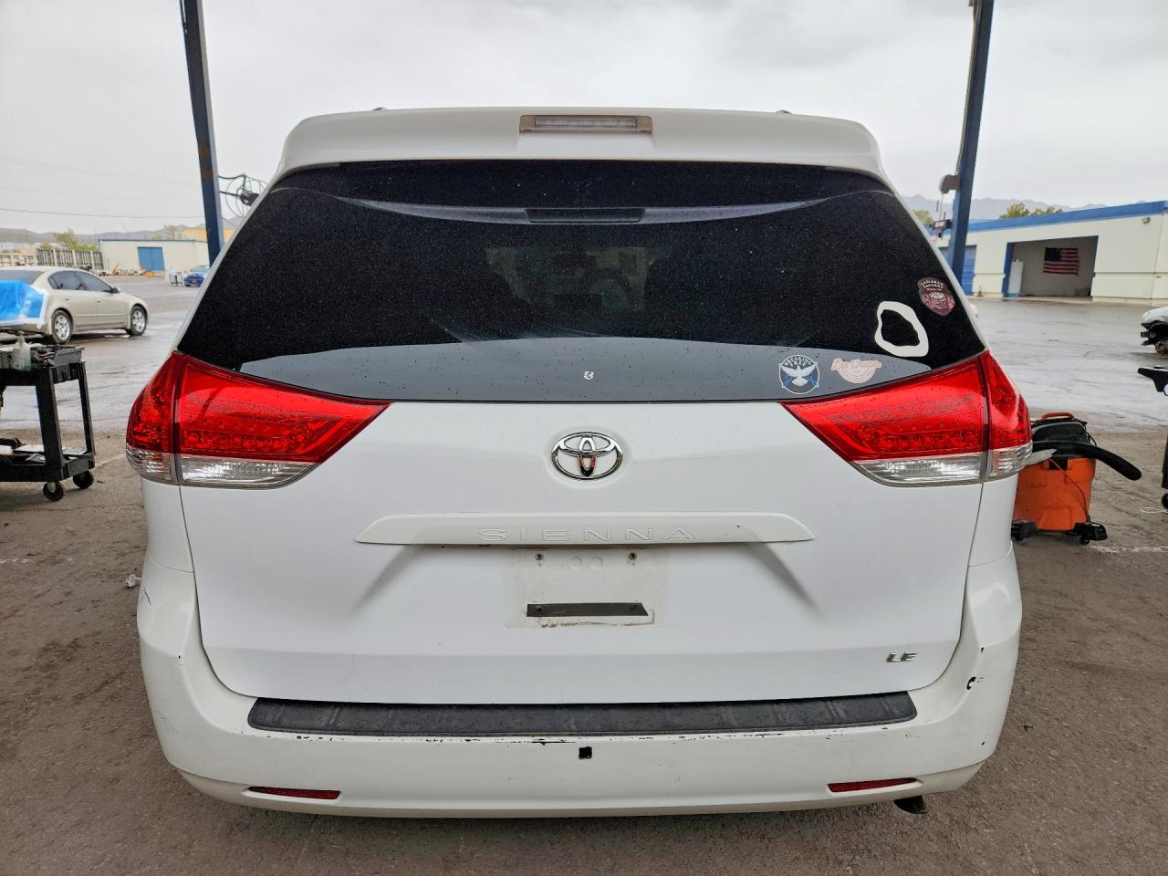 2014 Toyota Sienna Le Белый vin: 5TDKK3DCXES463020
