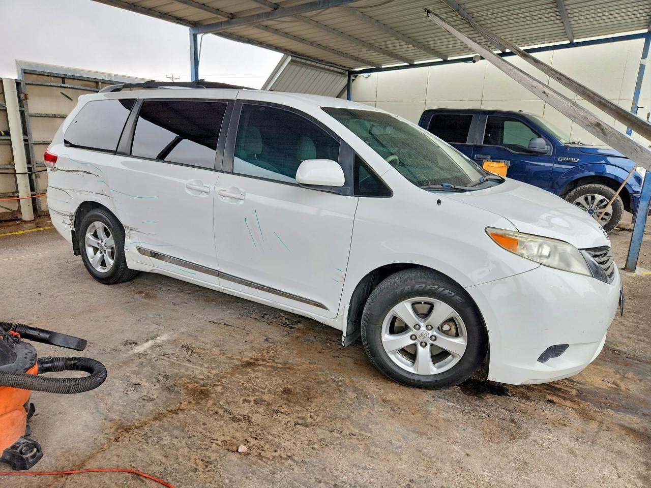 2014 Toyota Sienna Le Белый vin: 5TDKK3DCXES463020