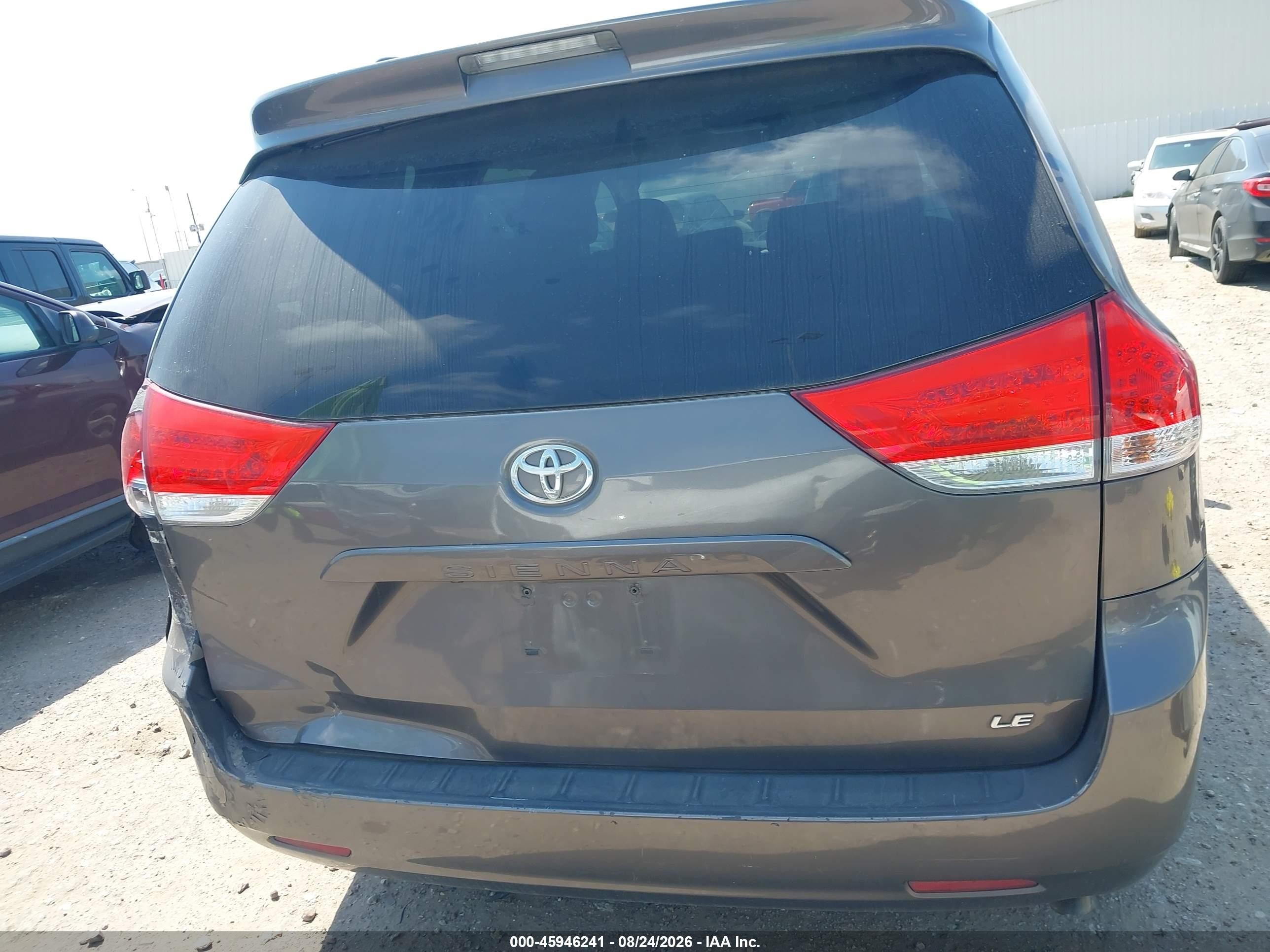 2014 Toyota Sienna Le V6 8 Passenger Gray vin: 5TDKK3DCXES471019