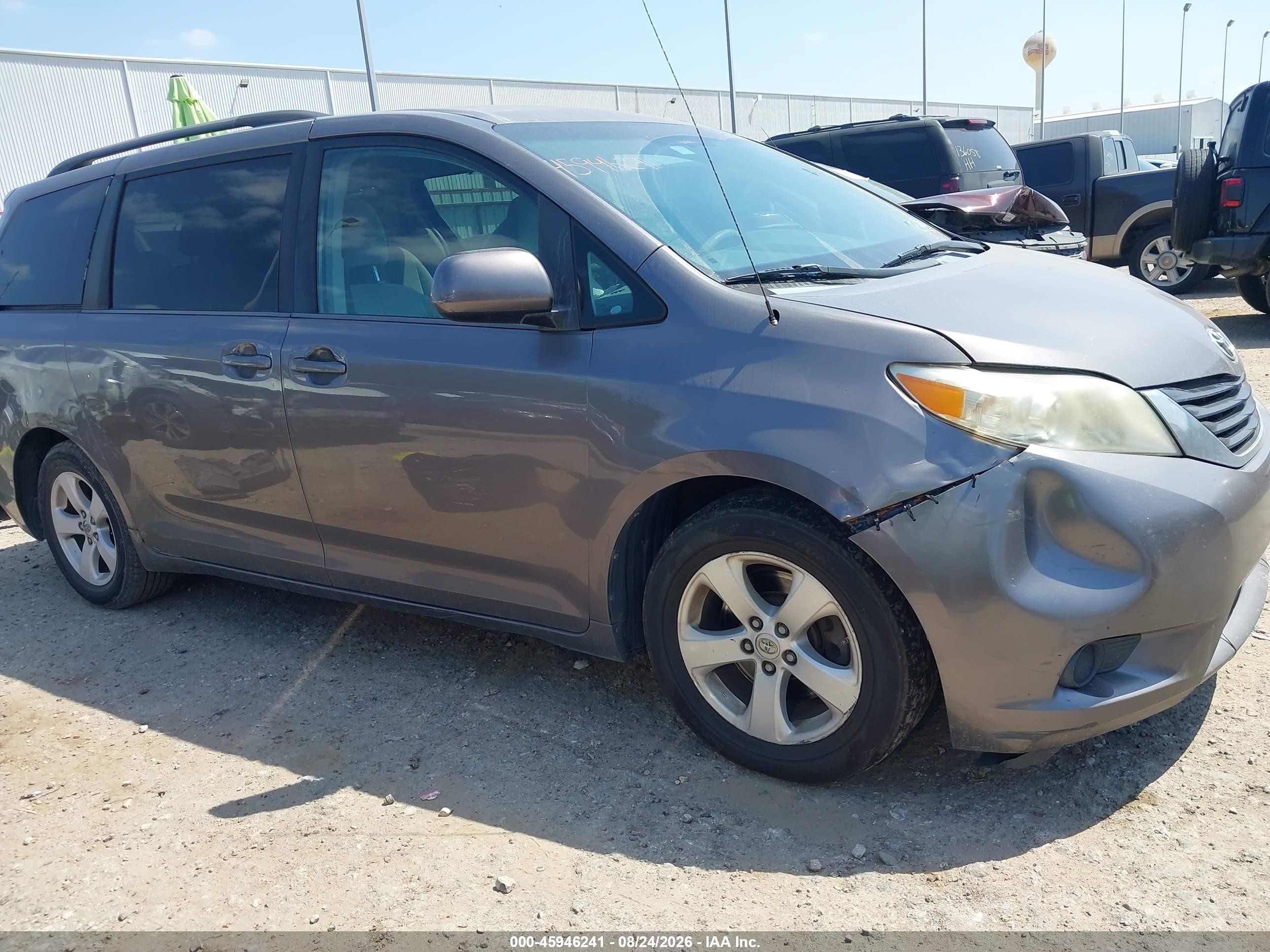 2014 Toyota Sienna Le V6 8 Passenger Gray vin: 5TDKK3DCXES471019