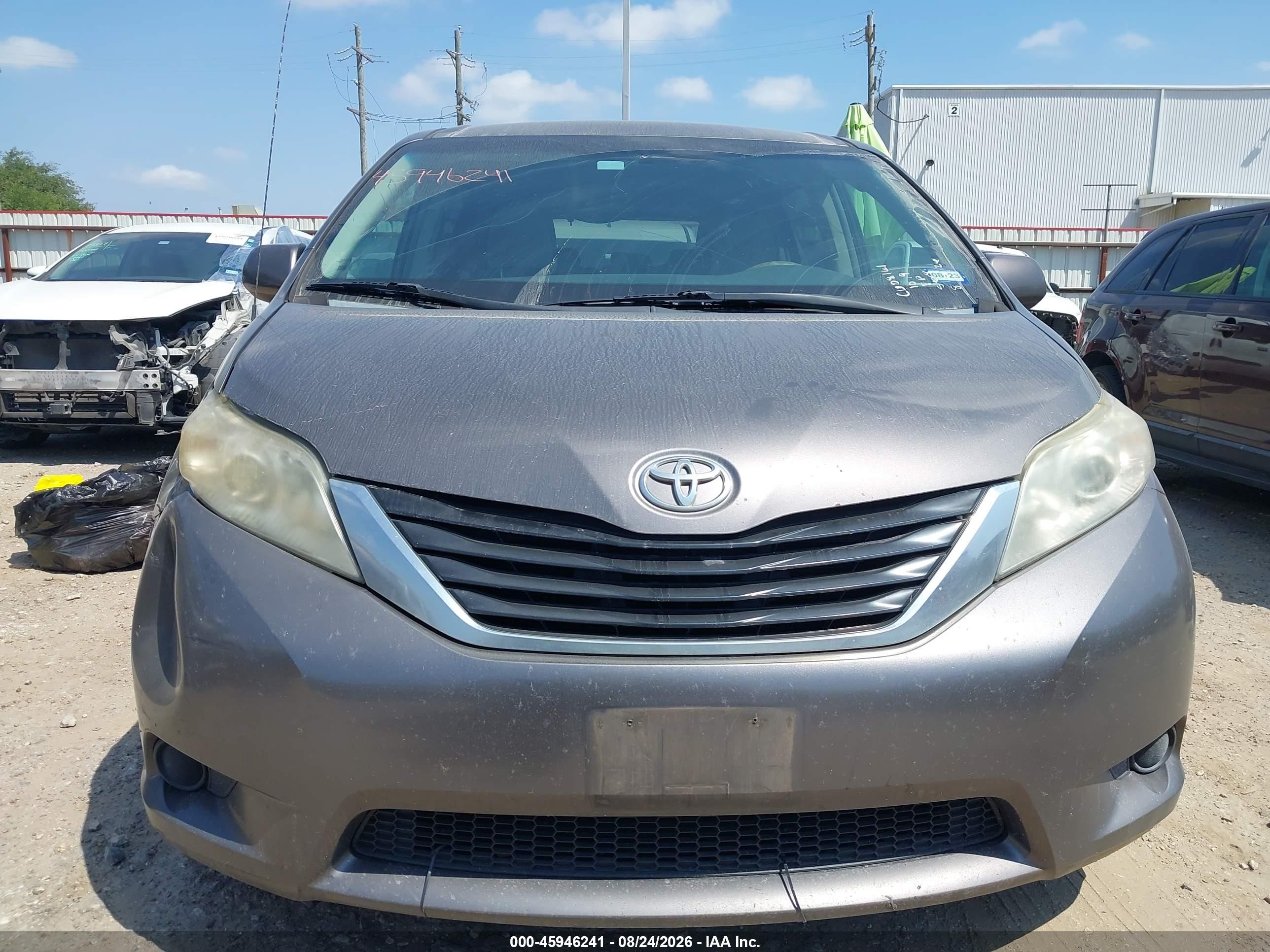 2014 Toyota Sienna Le V6 8 Passenger Gray vin: 5TDKK3DCXES471019