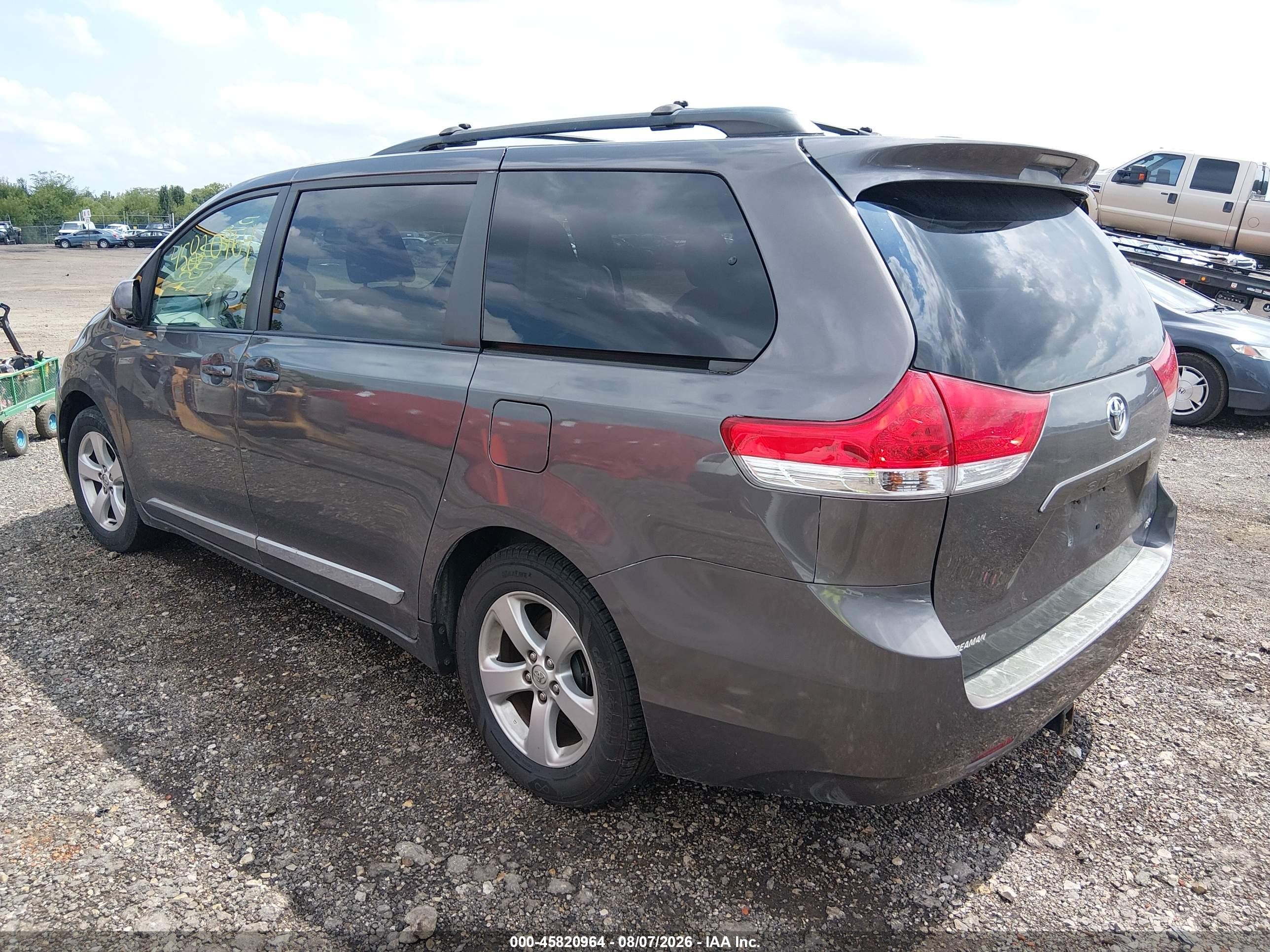 2014 Toyota Sienna Le V6 8 Passenger Gray vin: 5TDKK3DCXES472378