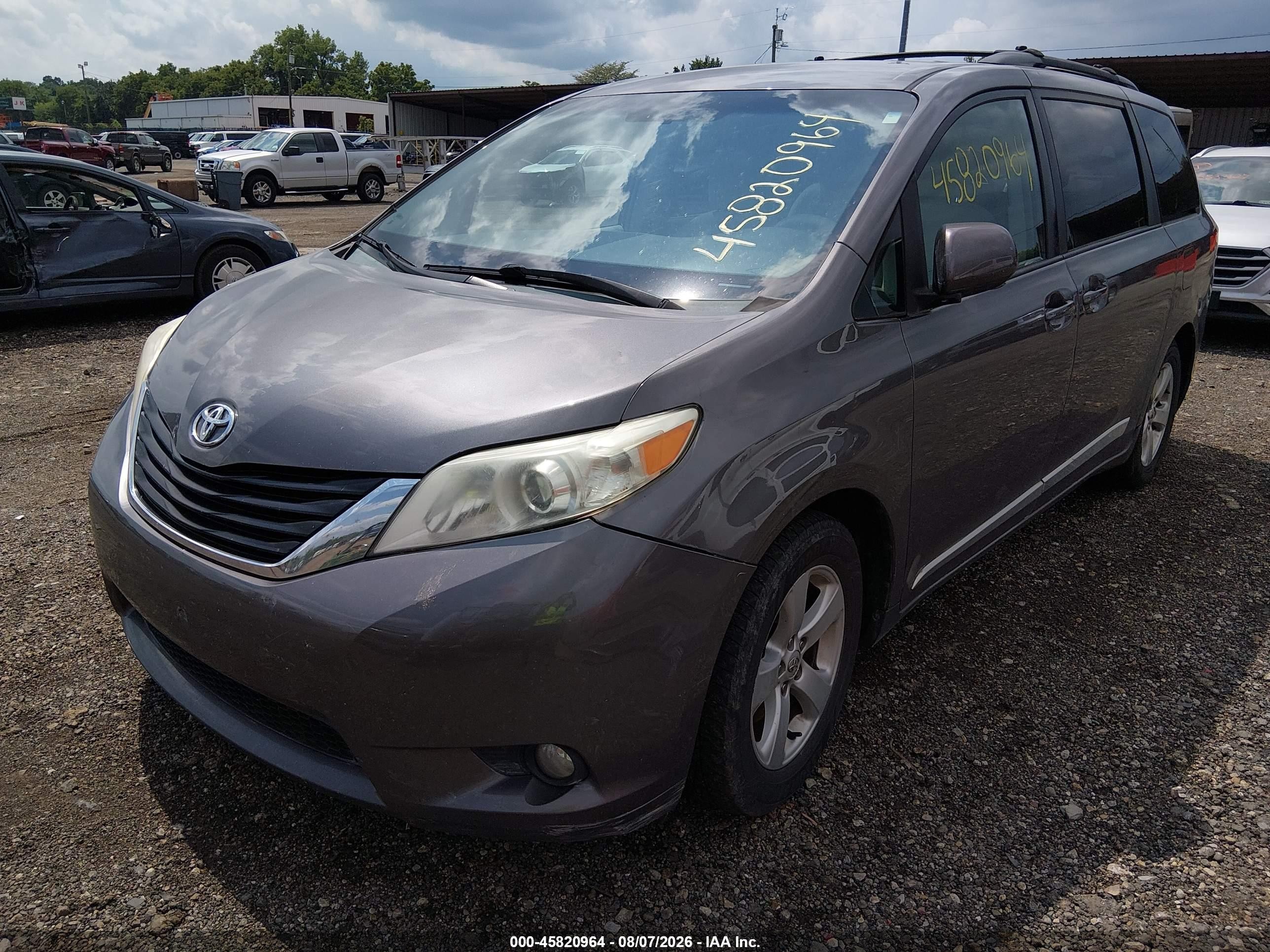2014 Toyota Sienna Le V6 8 Passenger Gray vin: 5TDKK3DCXES472378