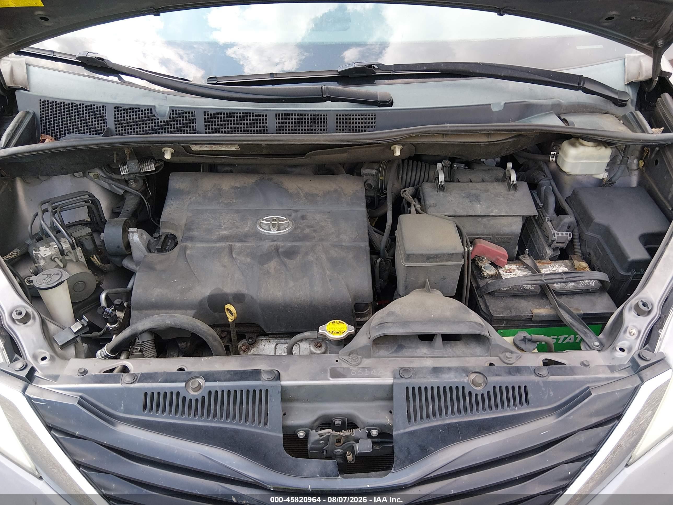 2014 Toyota Sienna Le V6 8 Passenger Gray vin: 5TDKK3DCXES472378