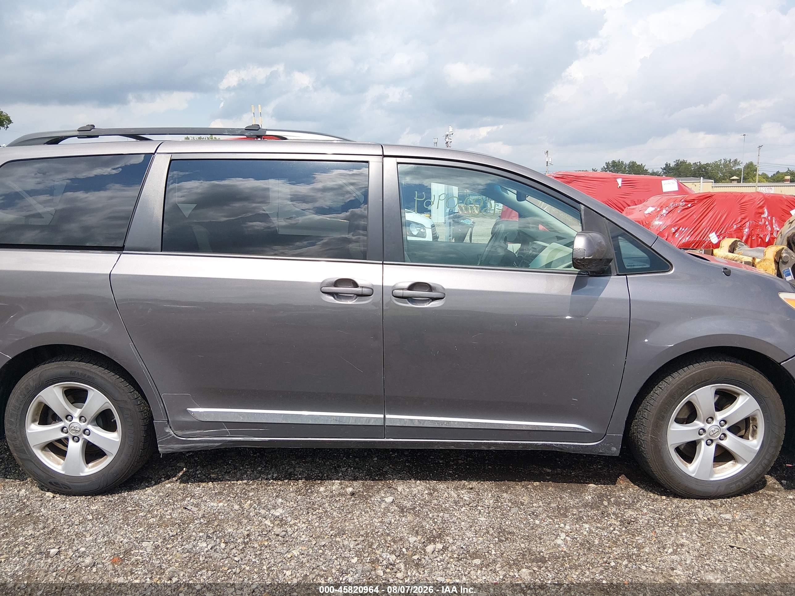 2014 Toyota Sienna Le V6 8 Passenger Gray vin: 5TDKK3DCXES472378