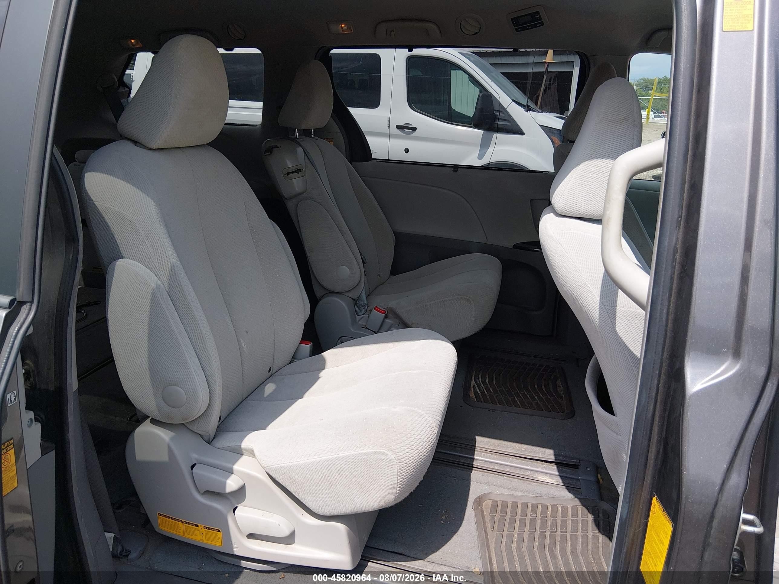 2014 Toyota Sienna Le V6 8 Passenger Gray vin: 5TDKK3DCXES472378