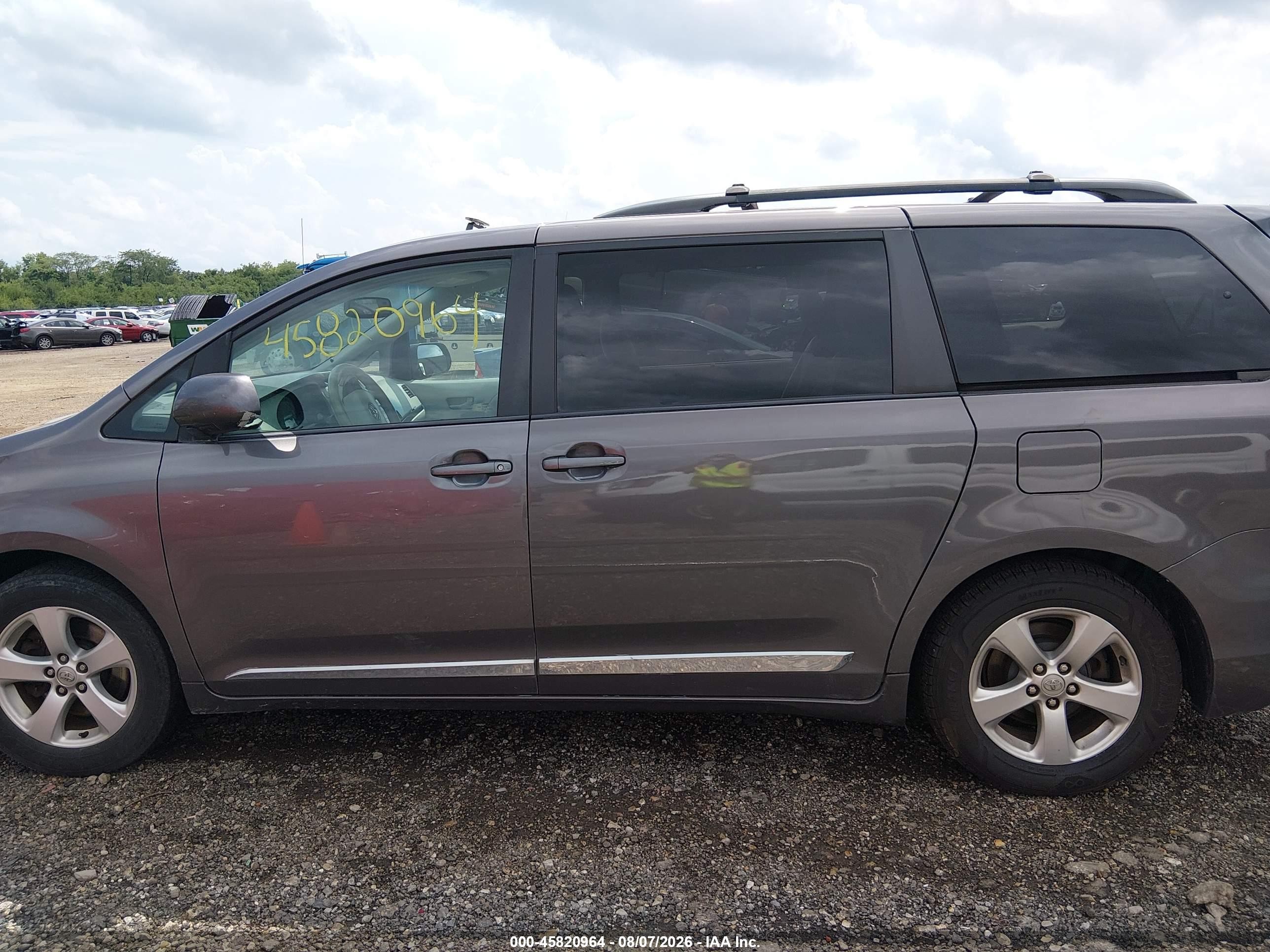 2014 Toyota Sienna Le V6 8 Passenger Gray vin: 5TDKK3DCXES472378