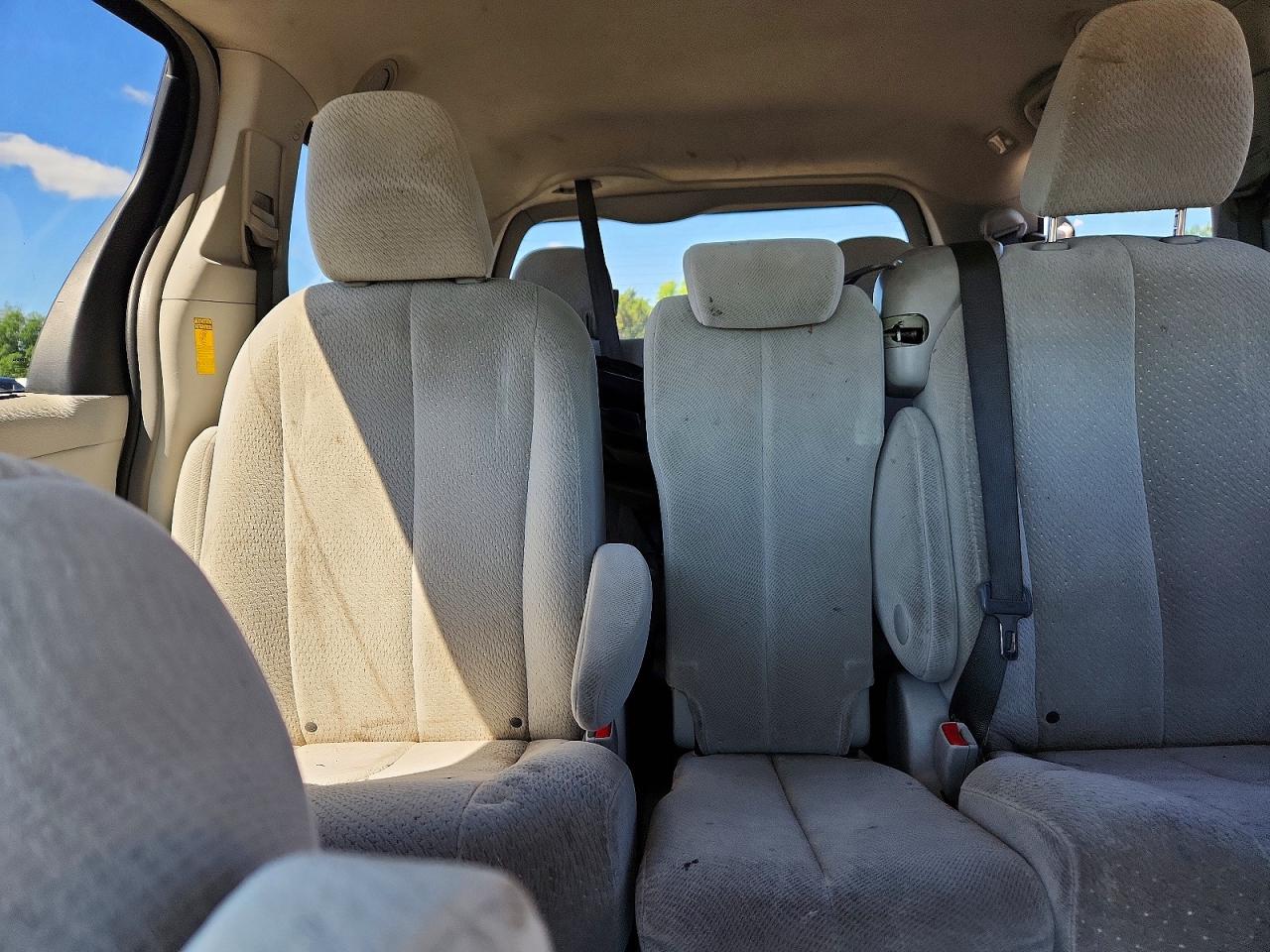 2014 Toyota Sienna Le Серый vin: 5TDKK3DCXES474552