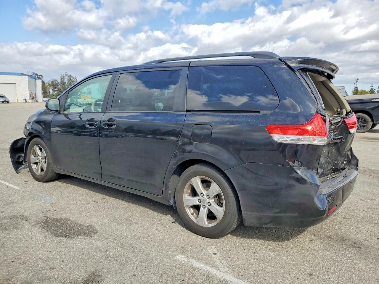 2014 Toyota Sienna Черный vin: 5TDKK3DCXES477113