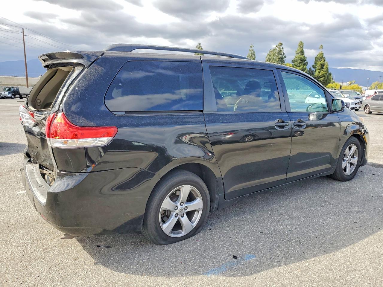 2014 Toyota Sienna Черный vin: 5TDKK3DCXES477113