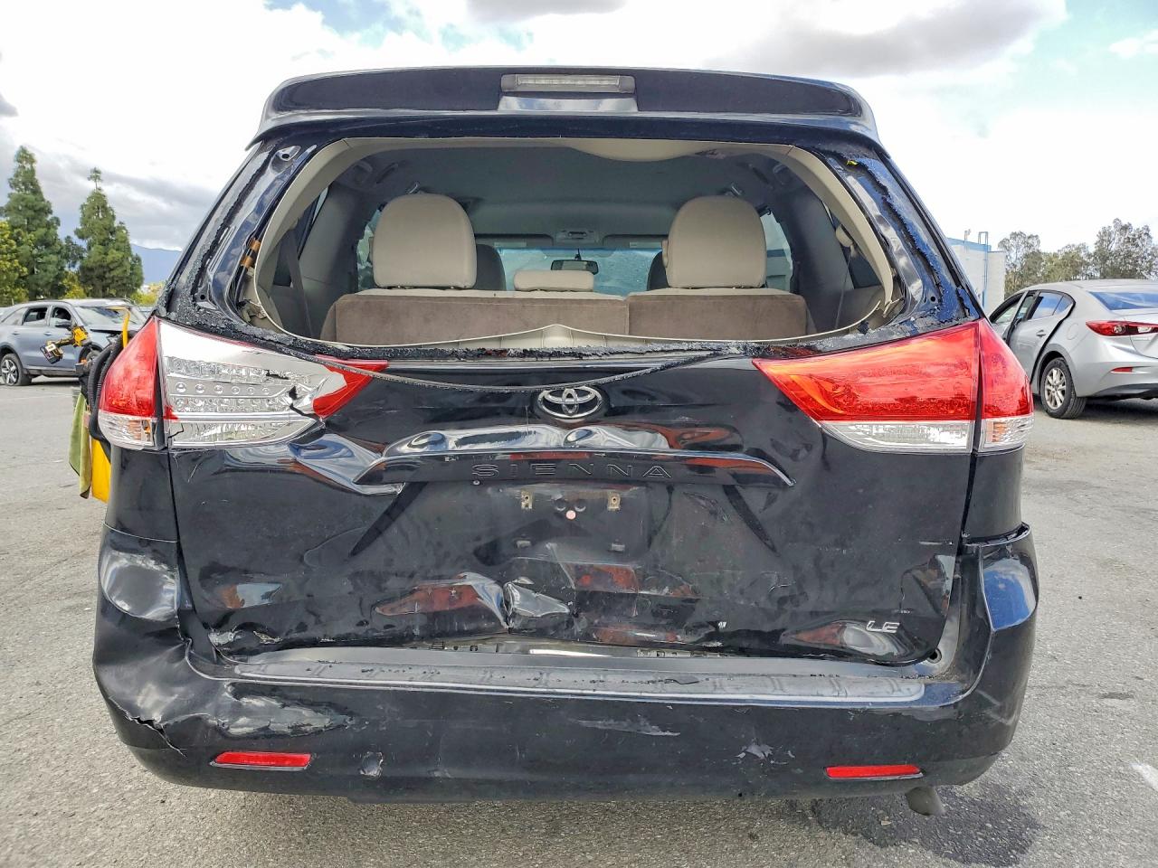 2014 Toyota Sienna Черный vin: 5TDKK3DCXES477113
