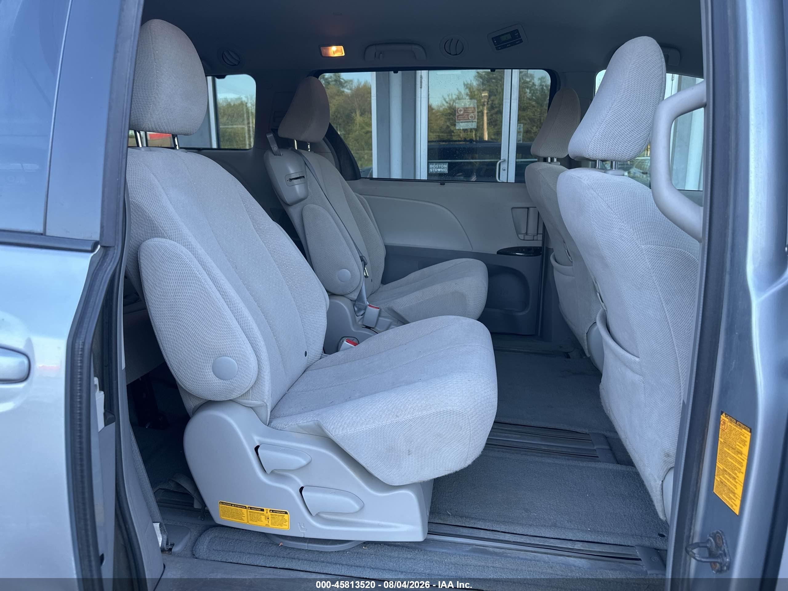 2014 Toyota Sienna Le V6 8 Passenger Серебряный vin: 5TDKK3DCXES478665