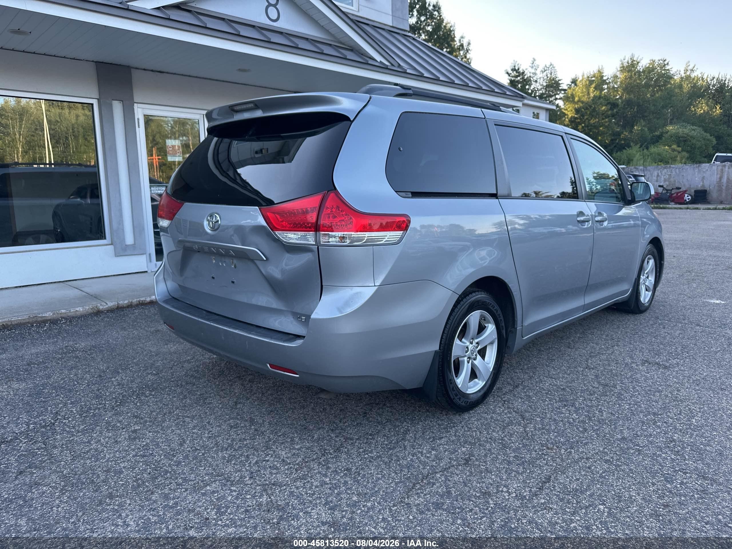 2014 Toyota Sienna Le V6 8 Passenger Серебряный vin: 5TDKK3DCXES478665
