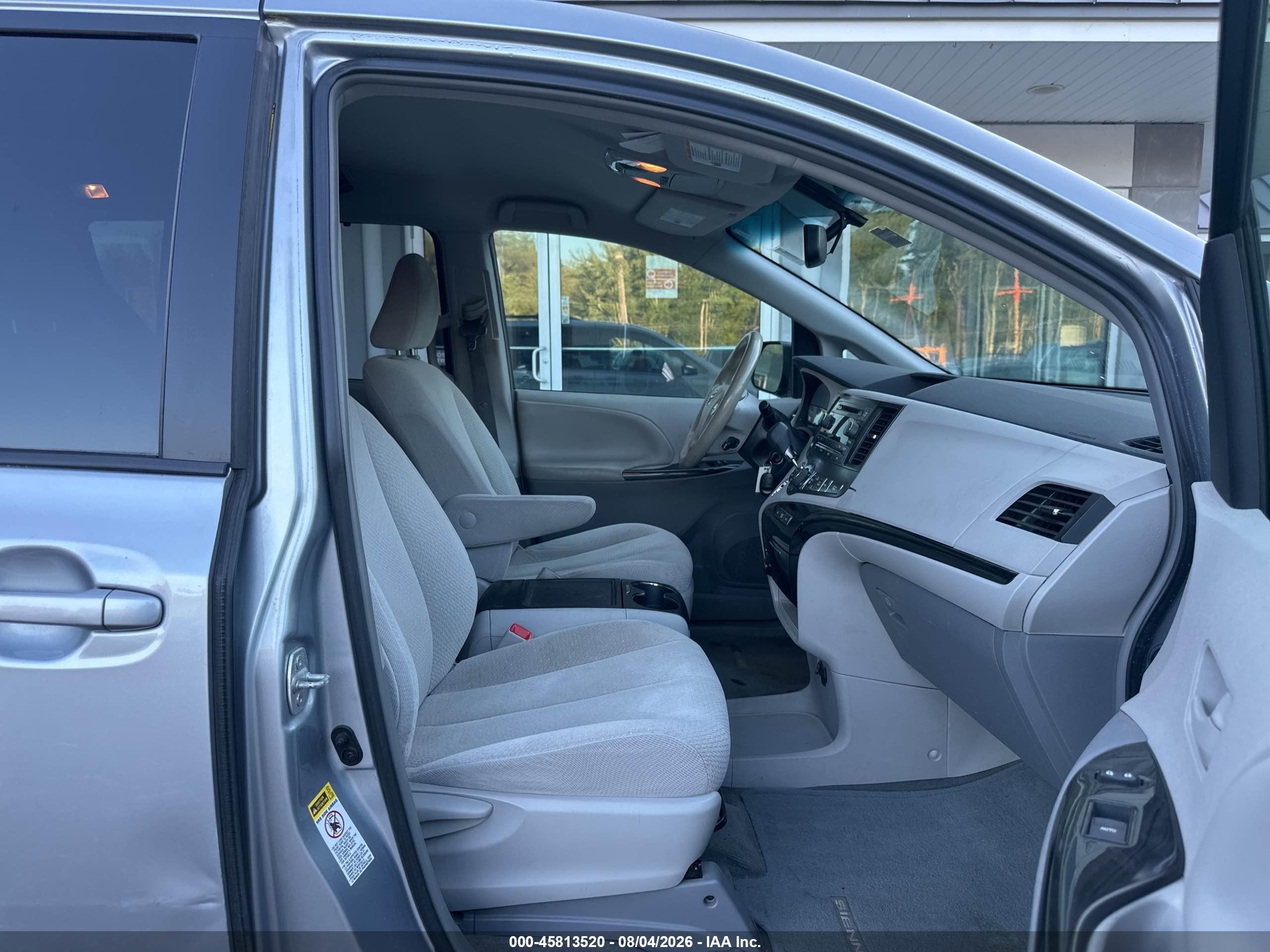 2014 Toyota Sienna Le V6 8 Passenger Серебряный vin: 5TDKK3DCXES478665