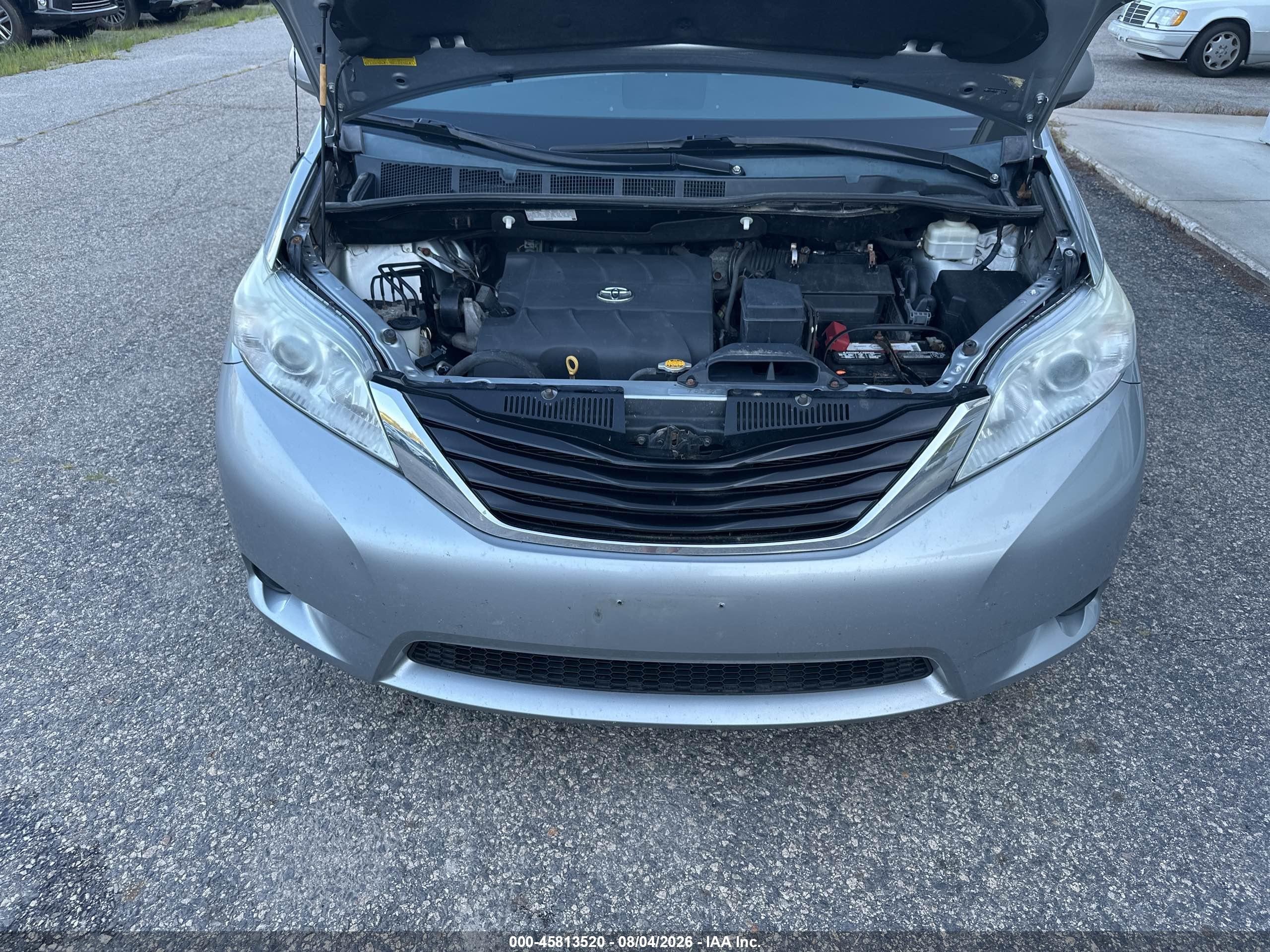 2014 Toyota Sienna Le V6 8 Passenger Серебряный vin: 5TDKK3DCXES478665