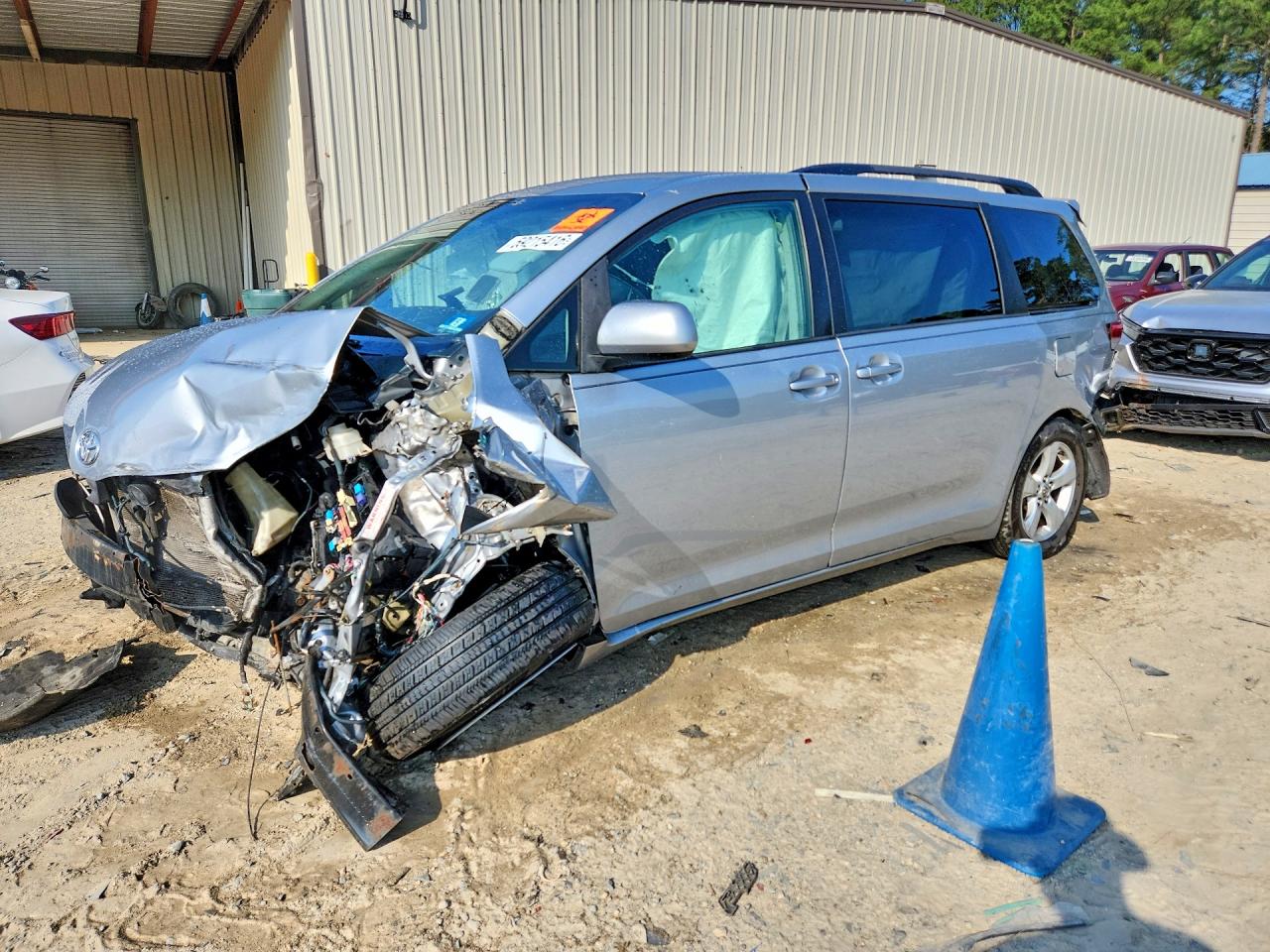 2014 Toyota Sienna Le Silver vin: 5TDKK3DCXES480738