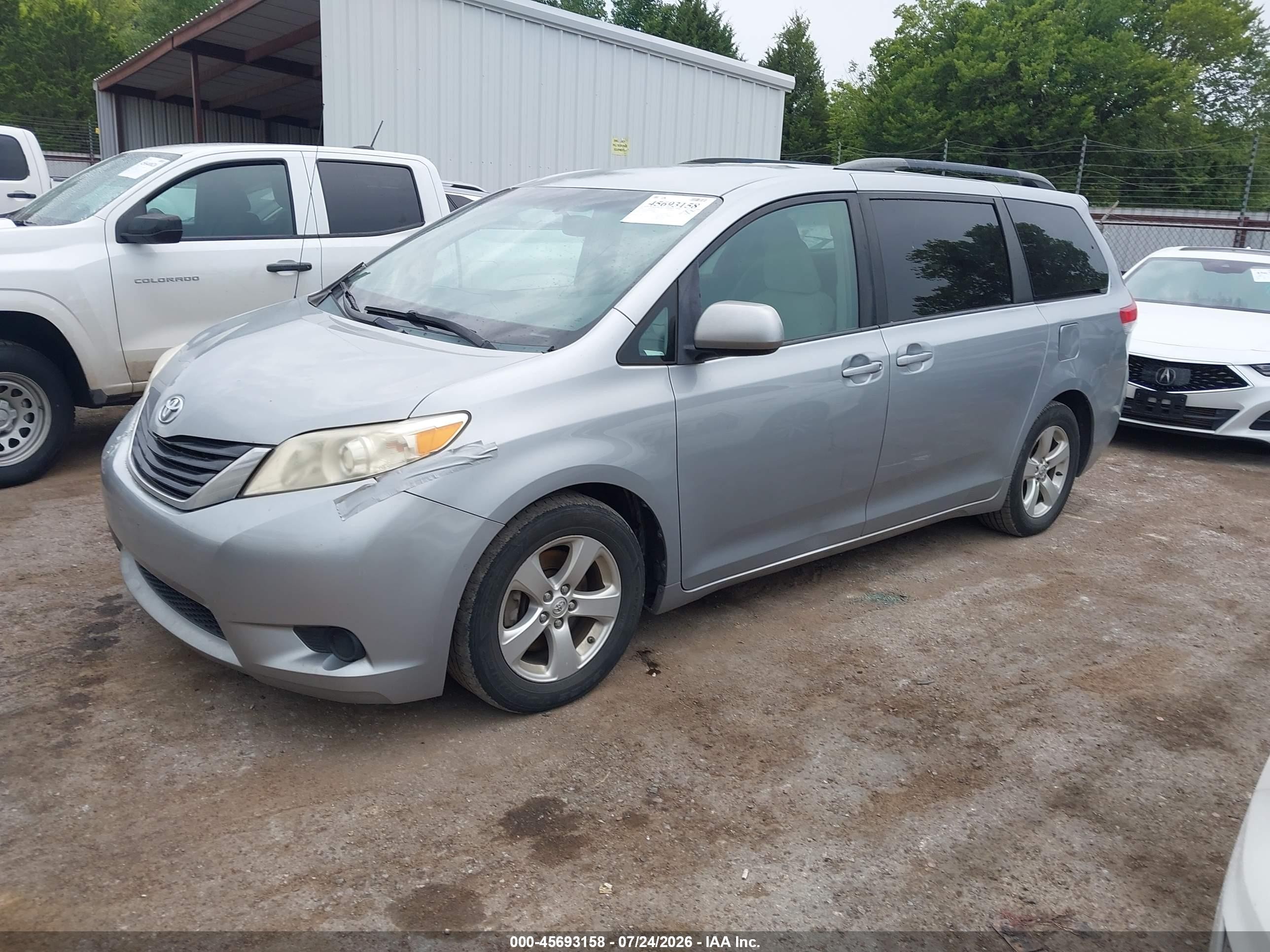 2014 Toyota Sienna Le V6 8 Passenger Gray vin: 5TDKK3DCXES483459