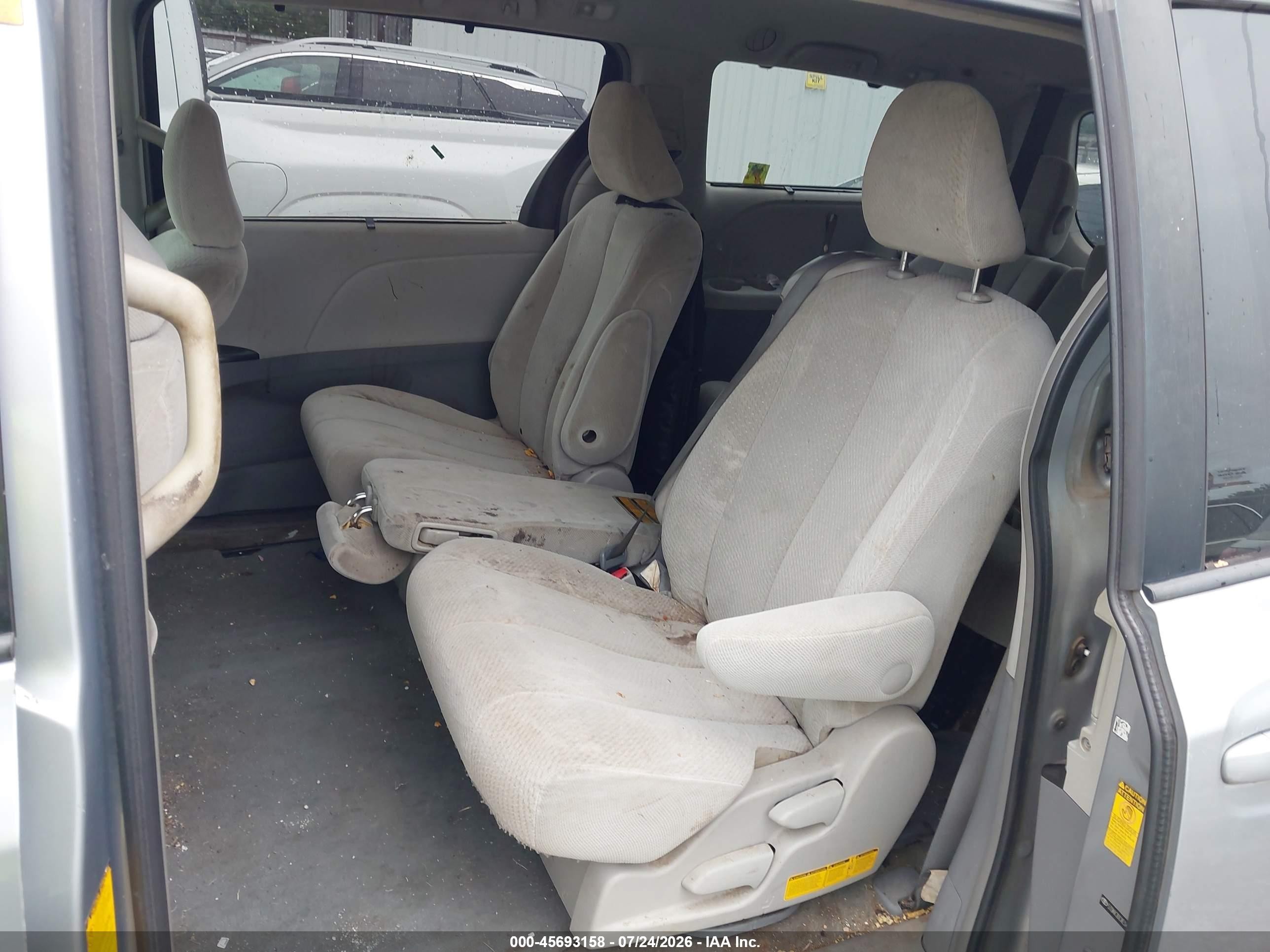 2014 Toyota Sienna Le V6 8 Passenger Gray vin: 5TDKK3DCXES483459