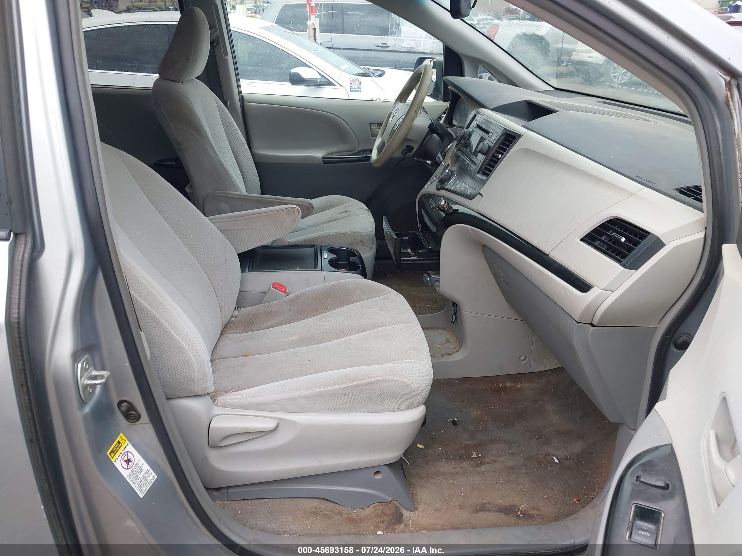 2014 Toyota Sienna Le V6 8 Passenger Gray vin: 5TDKK3DCXES483459
