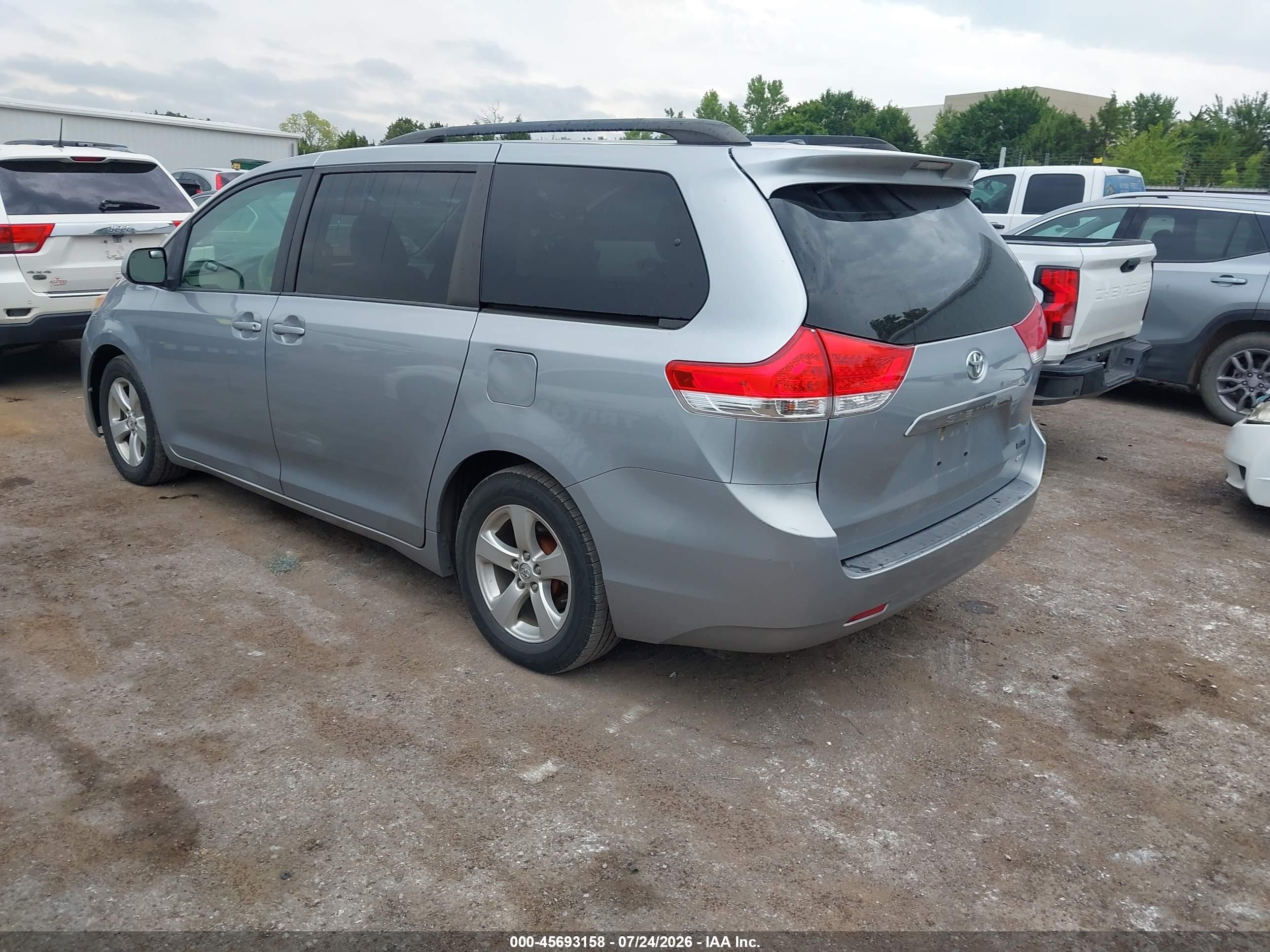 2014 Toyota Sienna Le V6 8 Passenger Gray vin: 5TDKK3DCXES483459