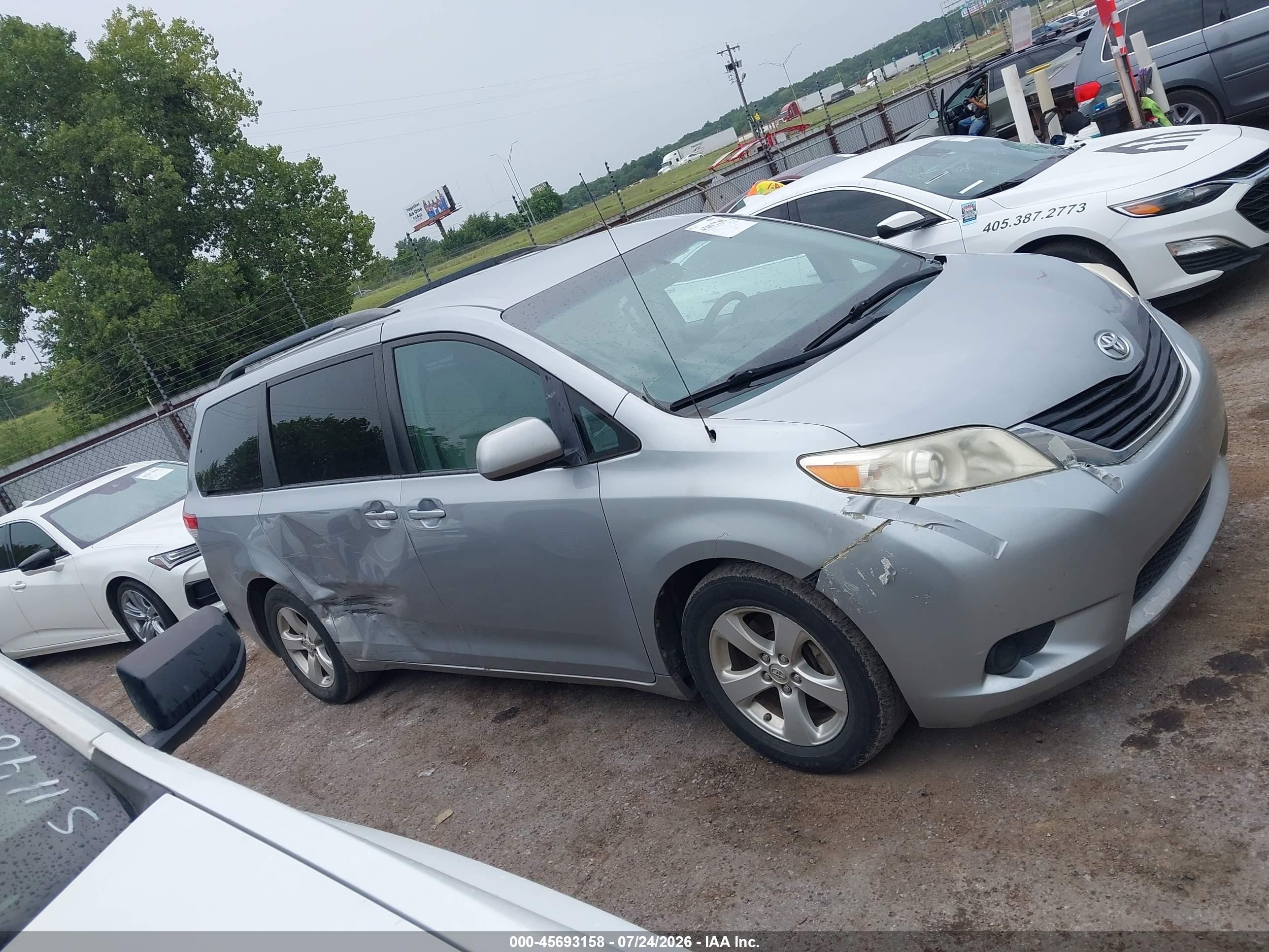 2014 Toyota Sienna Le V6 8 Passenger Gray vin: 5TDKK3DCXES483459
