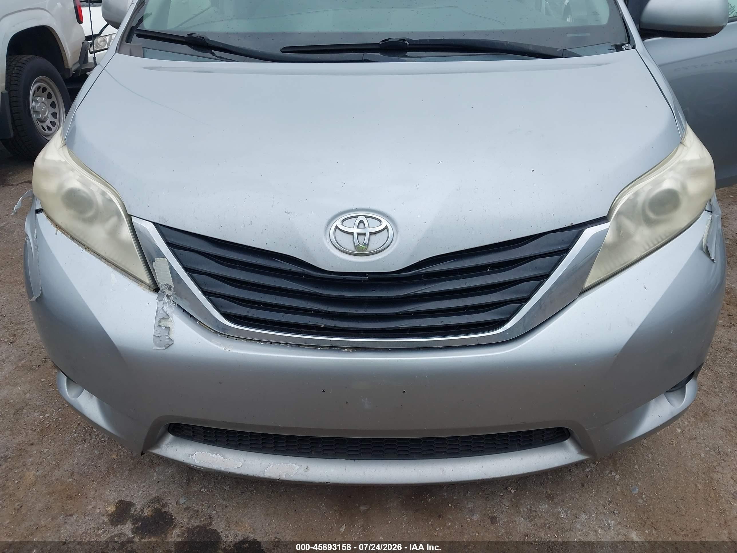 2014 Toyota Sienna Le V6 8 Passenger Gray vin: 5TDKK3DCXES483459