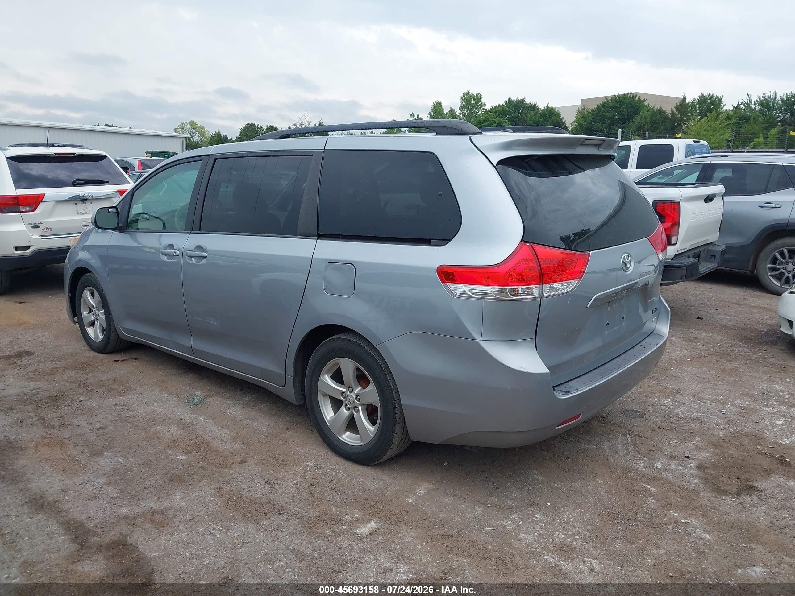 2014 Toyota Sienna Le V6 8 Passenger Gray vin: 5TDKK3DCXES483459