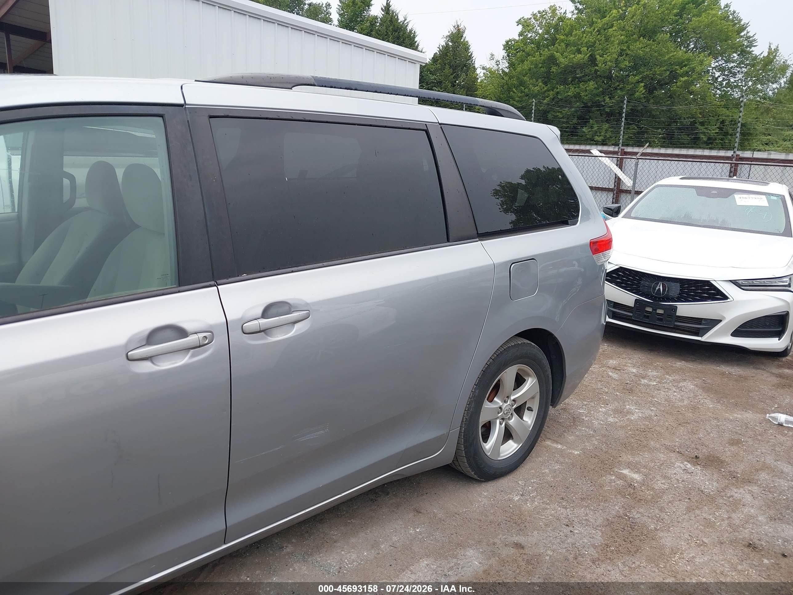 2014 Toyota Sienna Le V6 8 Passenger Gray vin: 5TDKK3DCXES483459