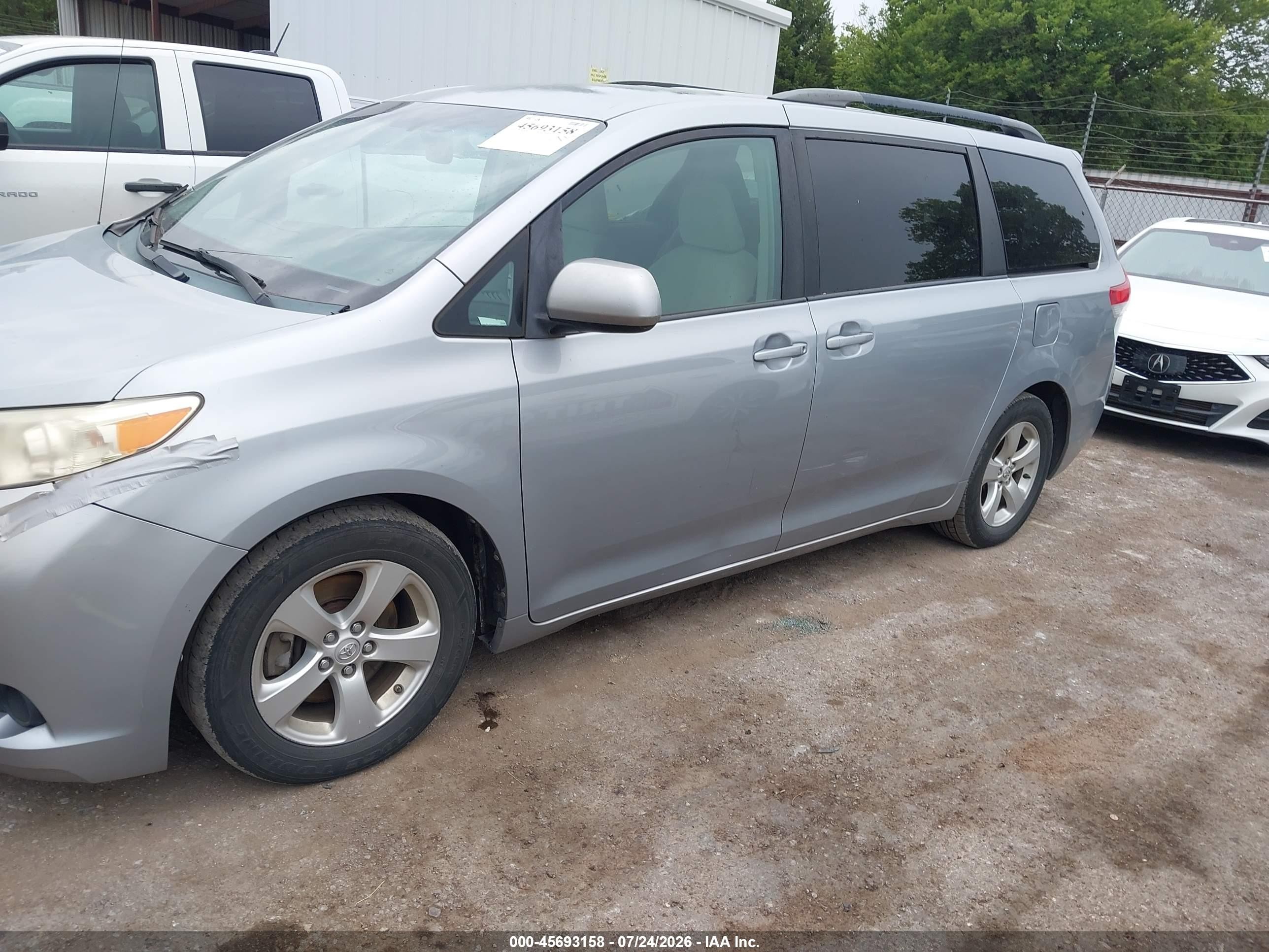 2014 Toyota Sienna Le V6 8 Passenger Gray vin: 5TDKK3DCXES483459