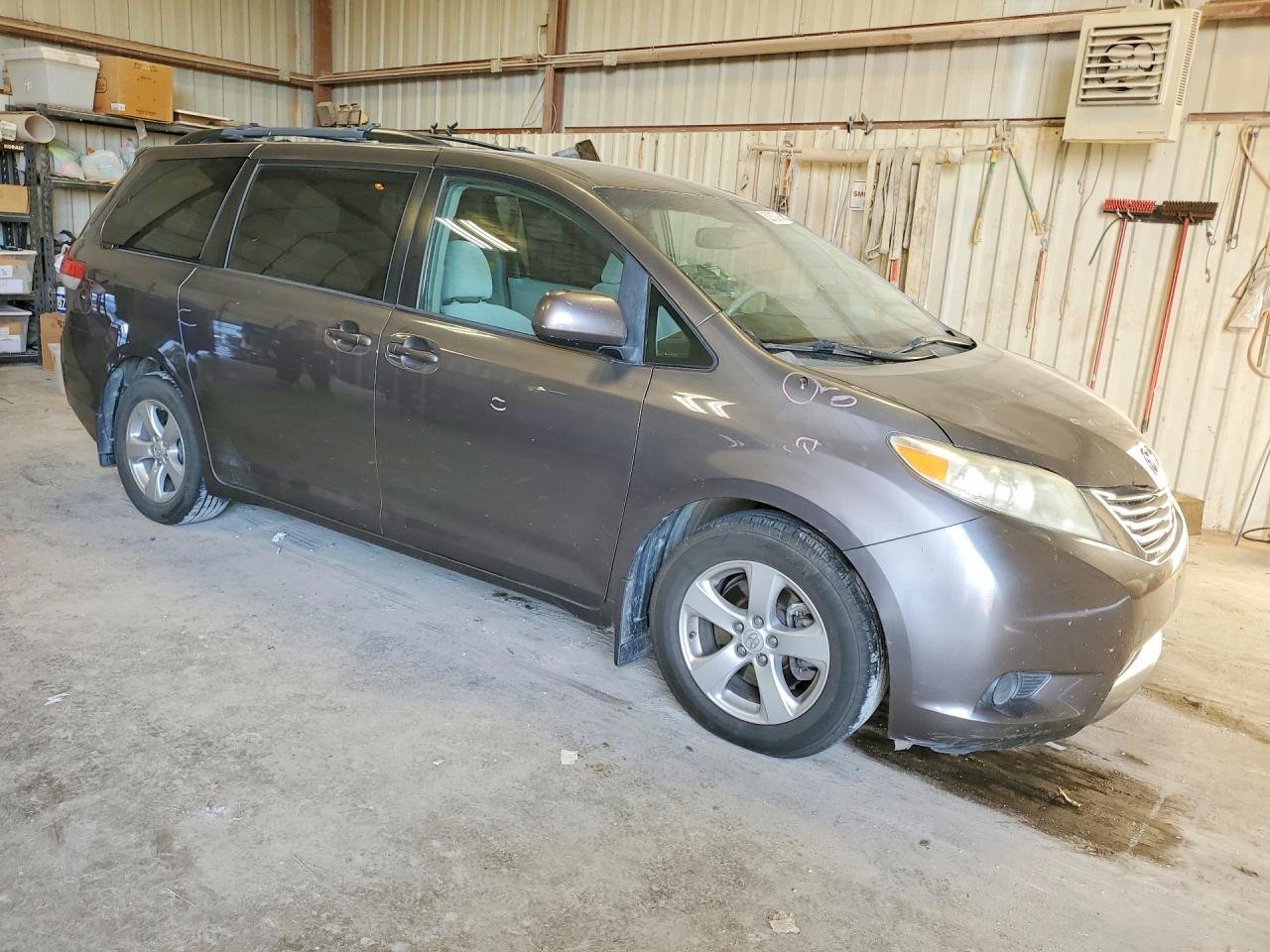 2014 Toyota Sienna Le Gray vin: 5TDKK3DCXES484028