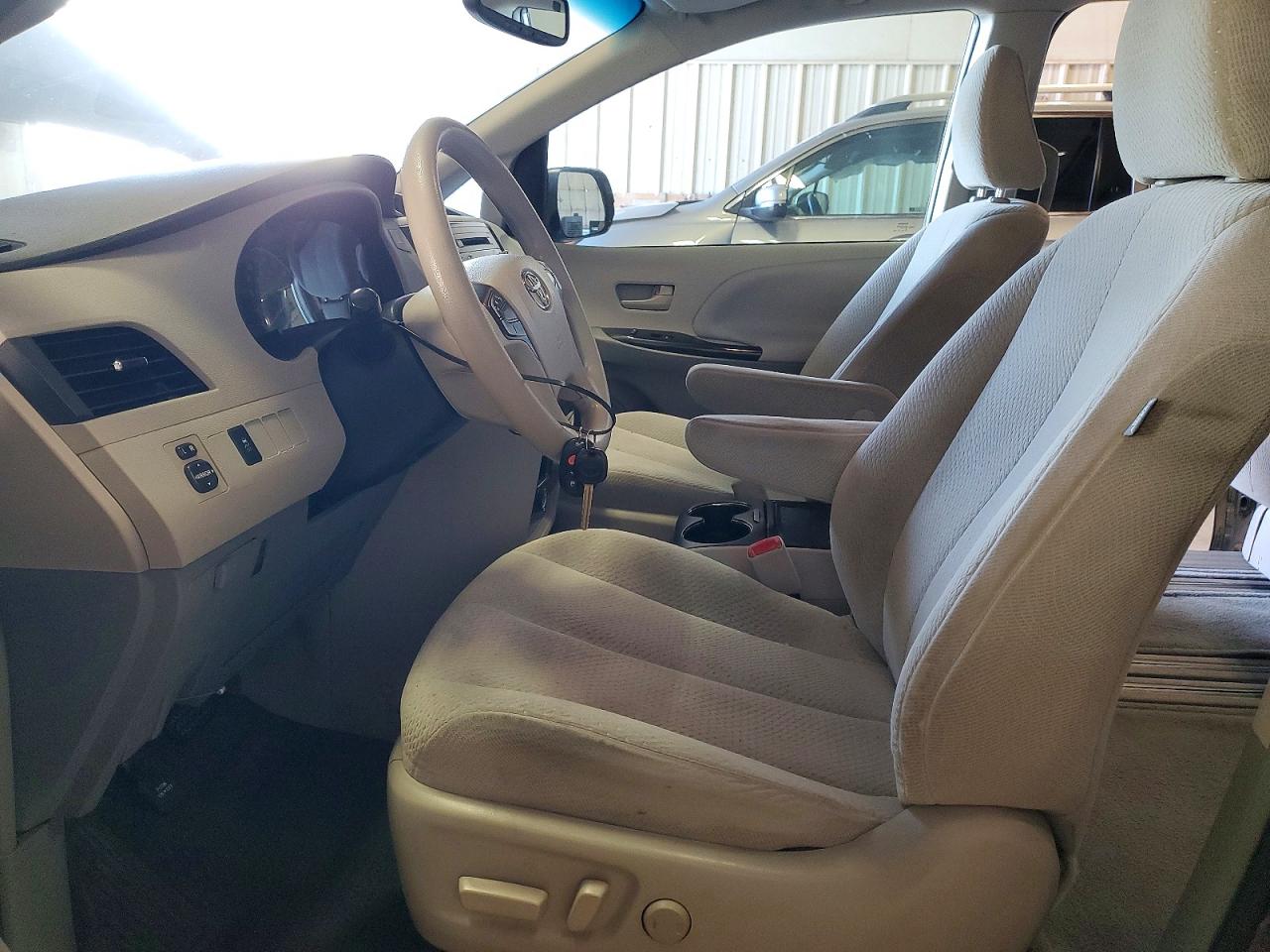 2014 Toyota Sienna Le Gray vin: 5TDKK3DCXES484028